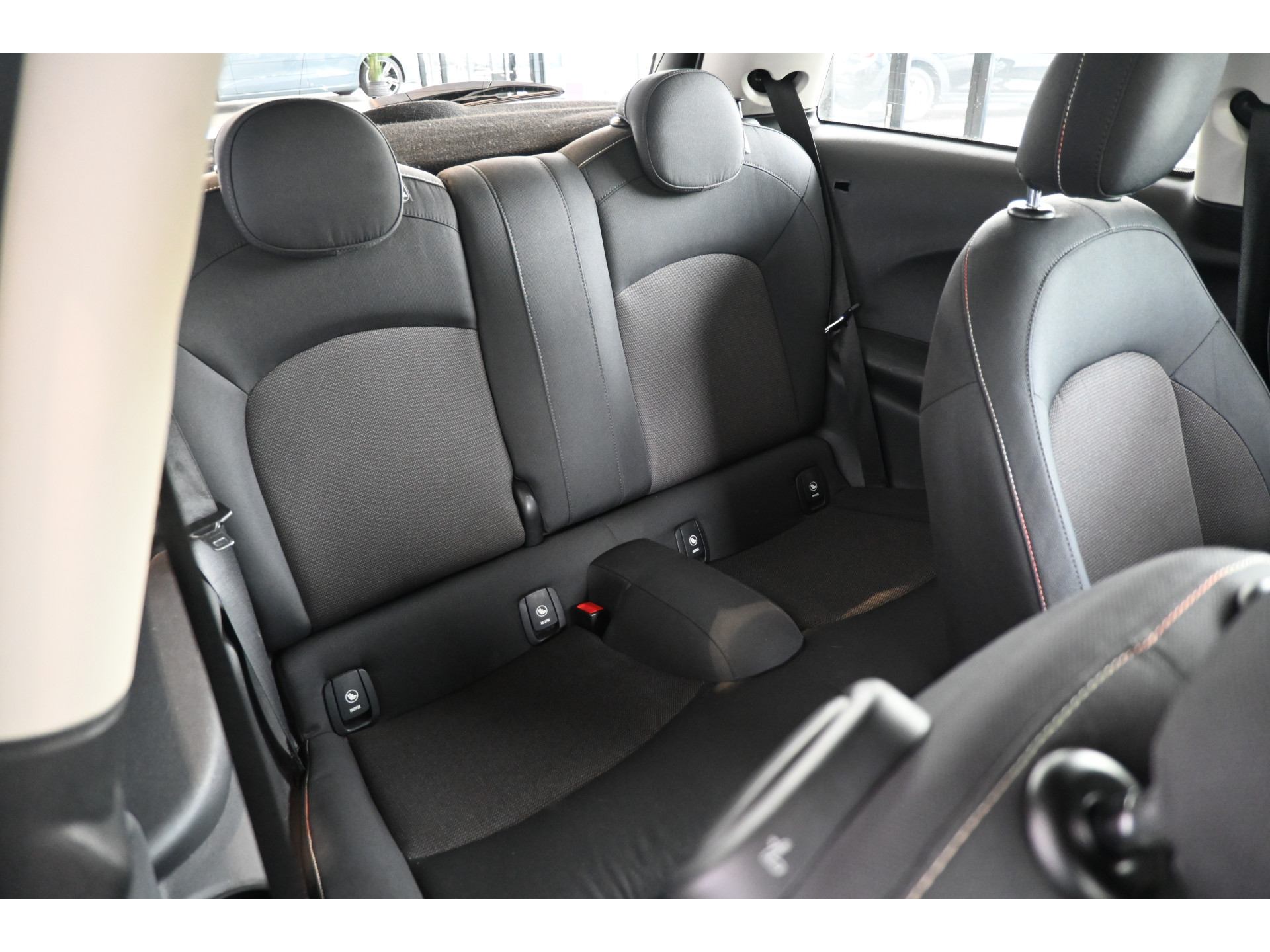 MINI 3-Deurs 1.2 One Business Airco Cruise Lichtmetaal PDC Stoelverwarming Rijklaarprijs! Inruil Mogelijk!