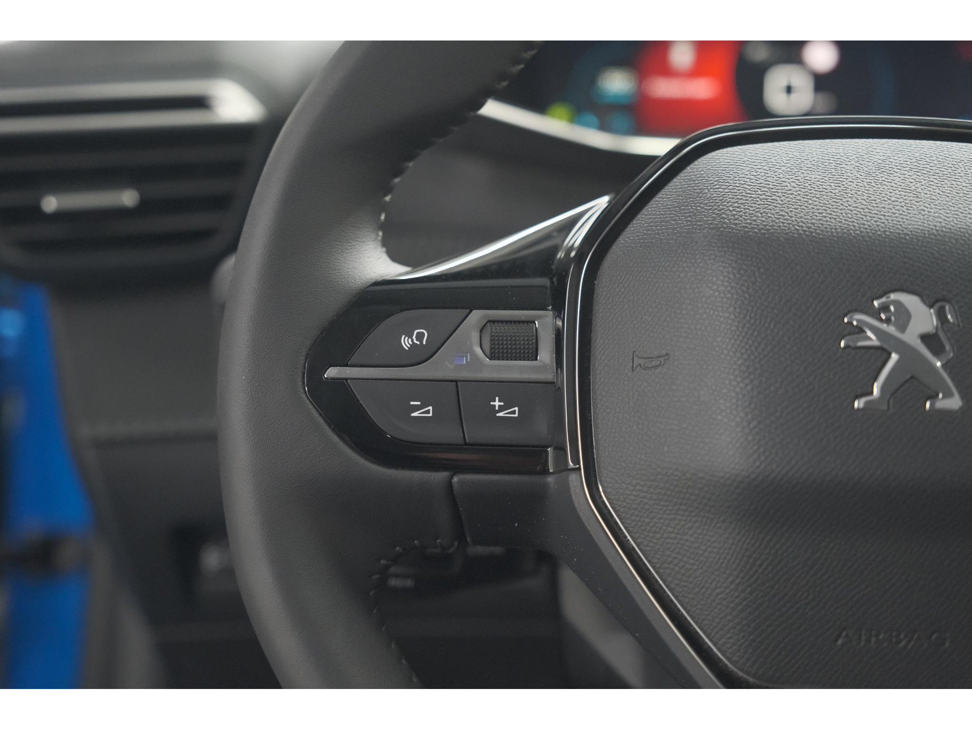 Peugeot 208 PureTech 100 Allure | Stoelverwarming | Adaptieve Cruise Control | Camera | Apple Carplay