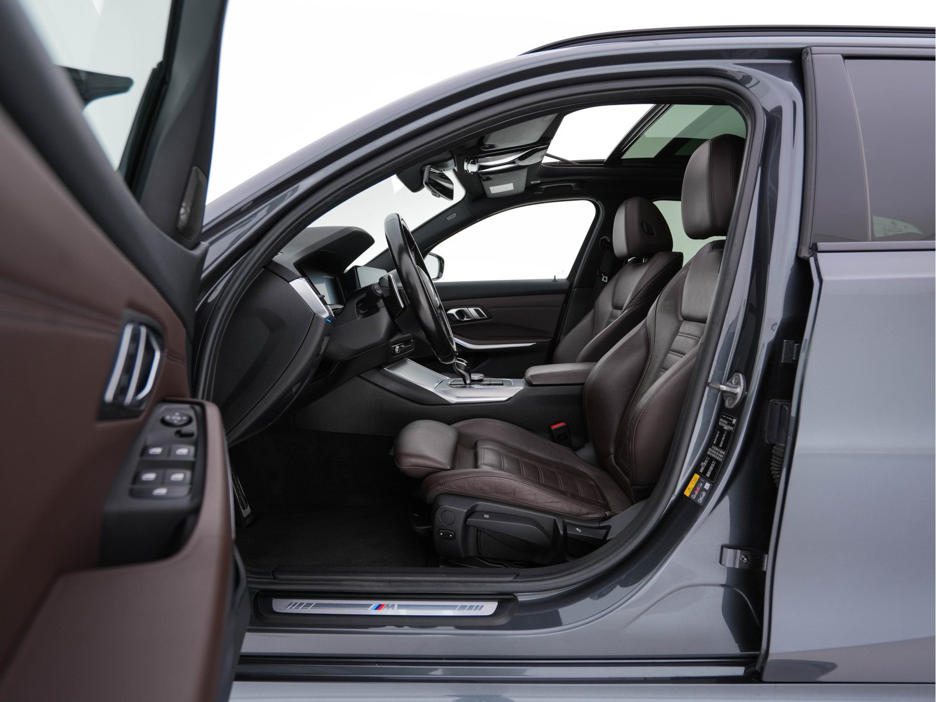 BMW 3-serie Touring 320e M-Sportpack Business Edition Plus (Plug-In) (INCL-BTW) *PANO | LASER-LED | LEATHER | HEATED-SPORTSEATS | HARMAN/KARDON | VIRTUAL-COCKPIT | AMBIENT-LIGHT | NAVI-FULLMAP | DAB+ | 18''ALU*