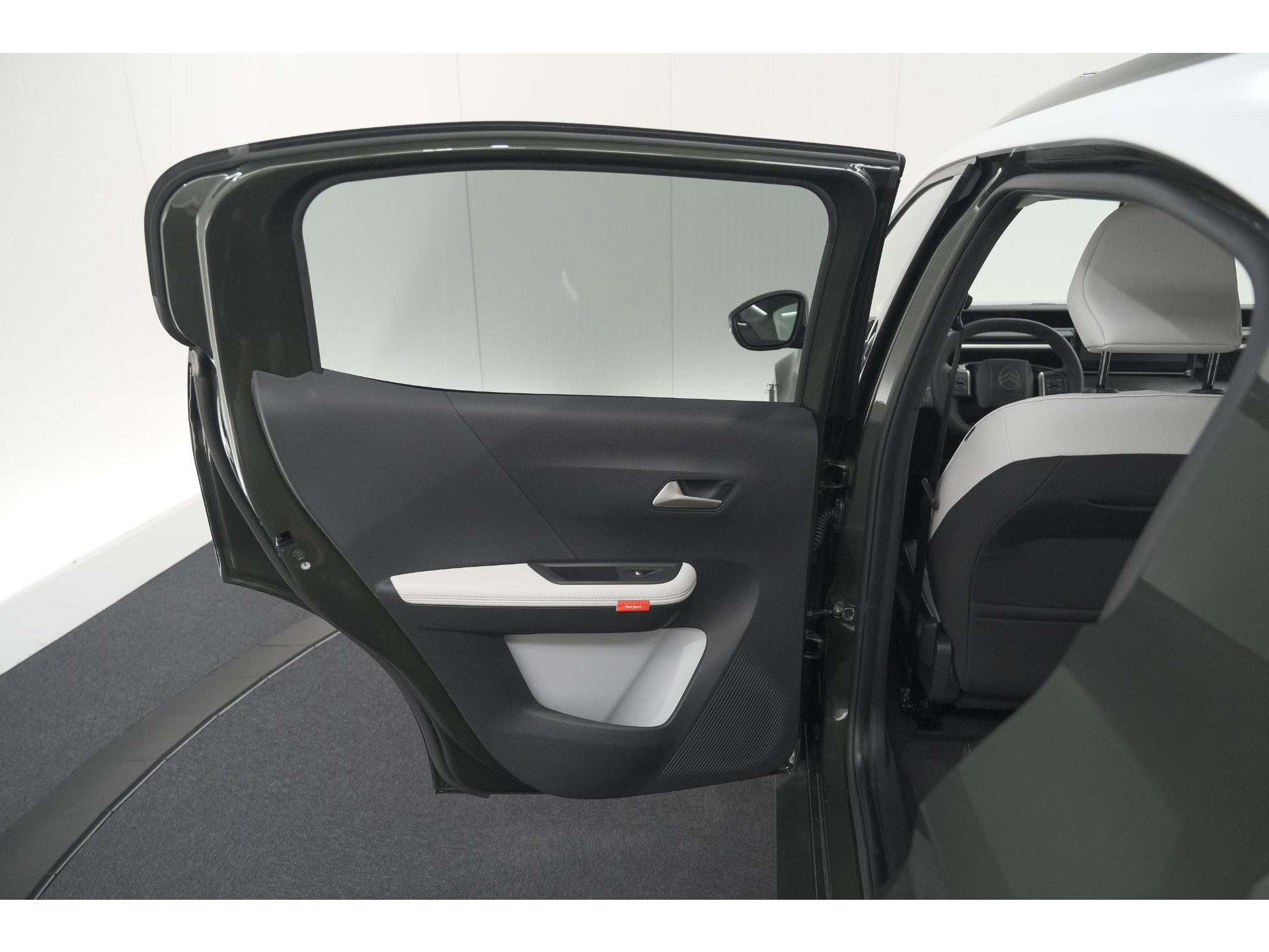 Citroen Ë-C3 Aircross Plus 113pk Extended Range 54 kWh | 11 KW Lader | Camera | Apple CarPlay | Parkeersensoren