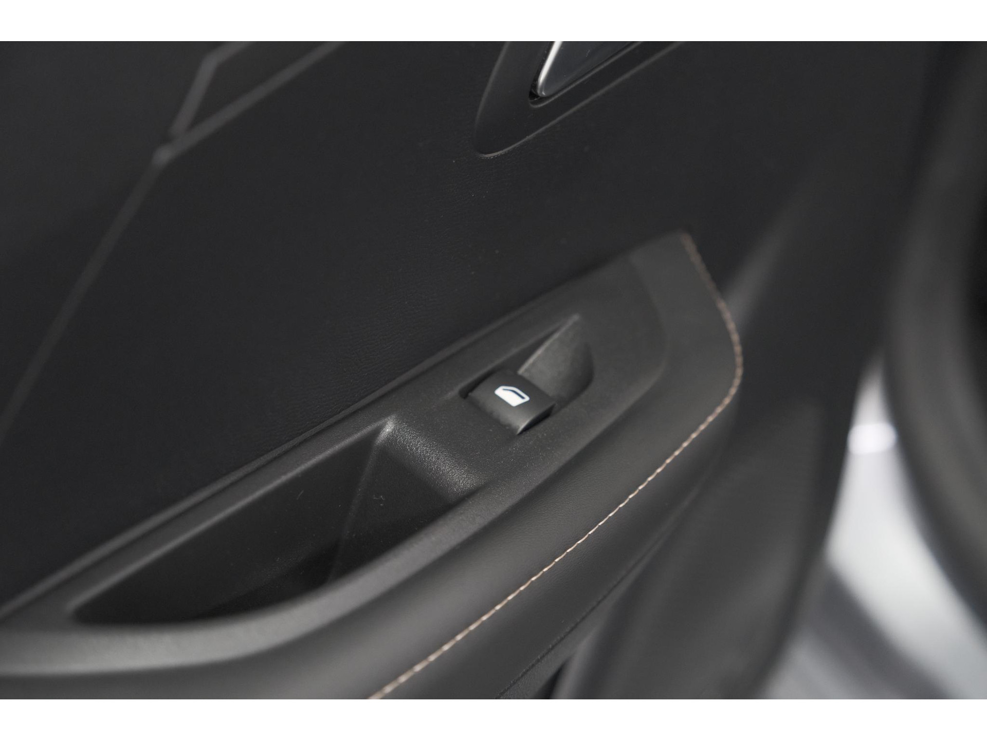 Peugeot 208 1.2 Hybrid 110 e-DSC6 Allure | IJSKOUDE Climate Control | Apple Carplay | Parkeersensoren