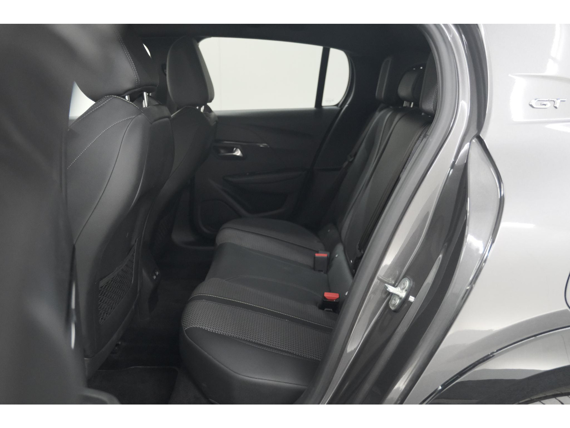 Peugeot 208 PureTech 100 GT | Camera | Adaptieve Cruise Control | Navigatie | Apple Carplay