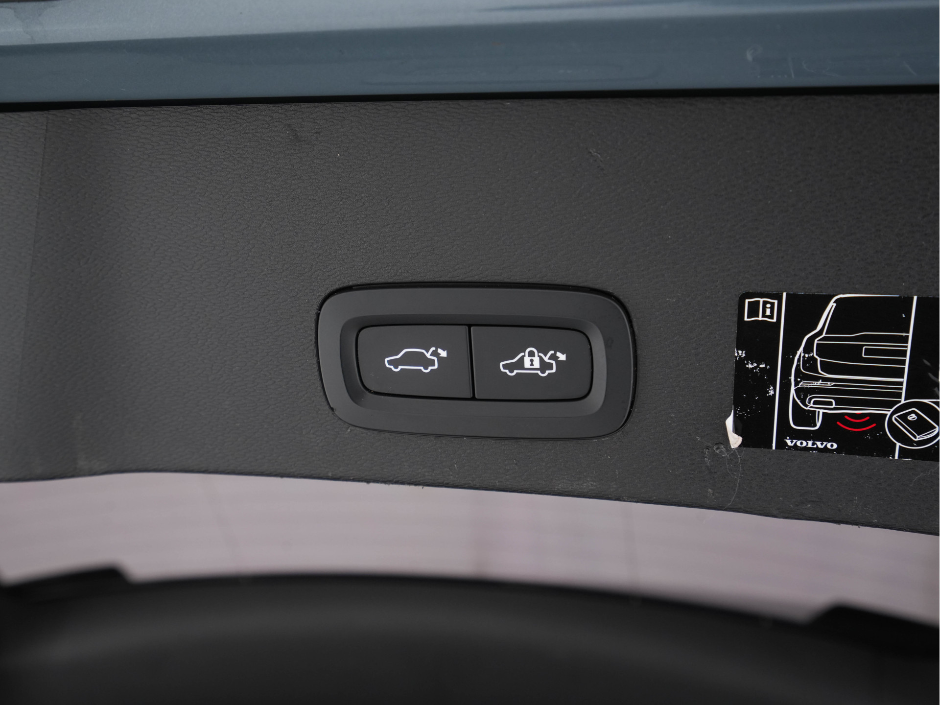 Volvo C40 Recharge Twin Intro Edition 78 kWh AWD [ 3-Fase ] {SOH-87%} (INCL-BTW) Aut. *HEATPUMP | PANO | LEATHER-ALCANTARA | DIGI-COCKPIT | FULL-LED | HARMAN/KARDON | TOPVIEW | NAVI-FULLMAP | ECC | PDC | KEYLESS | HEATED-SPORTSEATS | TOWBAR | PRIVACY-GLAS