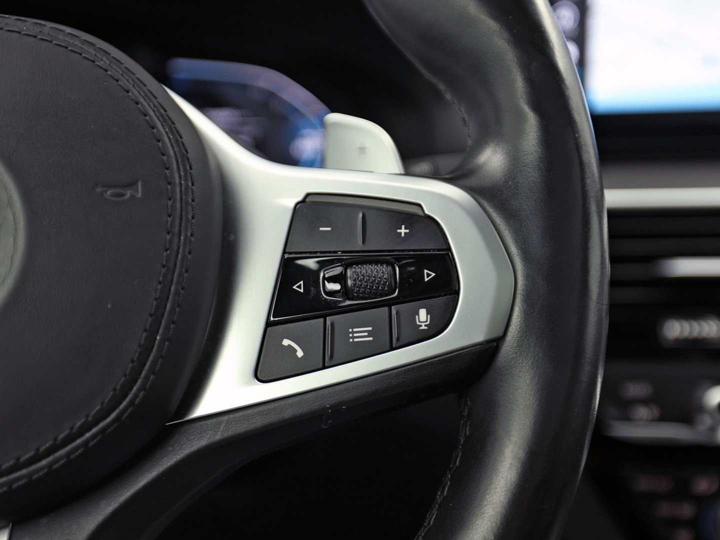 BMW 5 Serie 530e M Sport High Executive 293Pk (PANORAMADAK, M PAKKET, LASER LED, HEAD-UP DISPLAY, 360 CAMERA, MEMORY SEATS, HARMAN/KARDON, TREKHAAK ELEKTRISCH, STOELVERWARMING ACHTER, DISPLAY KEY, NIEUWSTAAT)