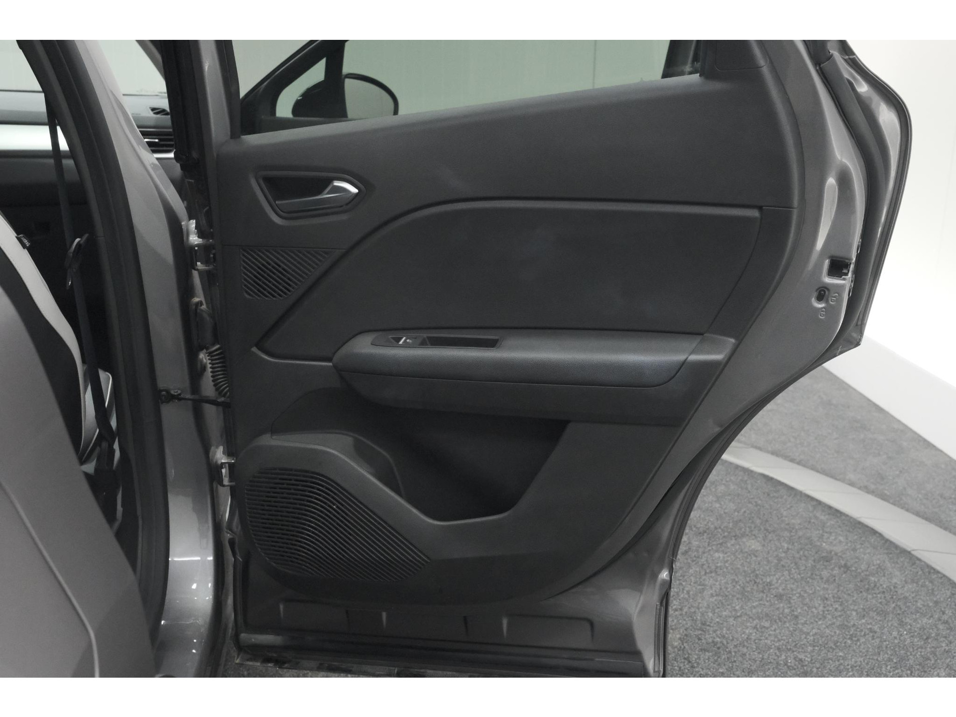 Renault Captur Mild Hybrid 140 EDC Techno | 360 Camera | 9.3 Inch Navigatie | Apple Carplay | 18 Inch Lichtmetalen Velgen