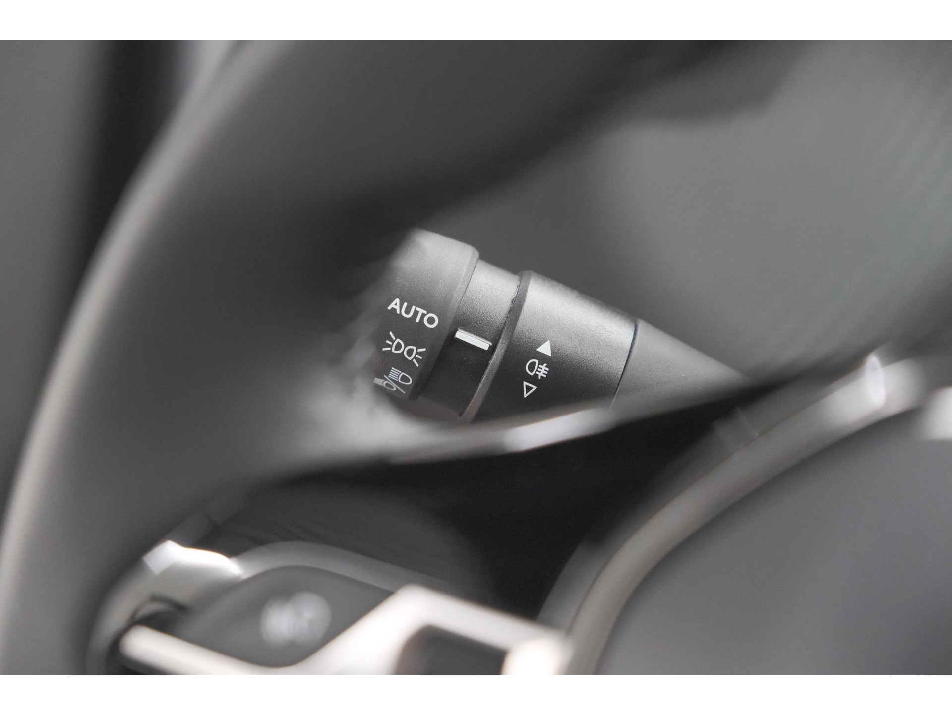 Peugeot 2008 PureTech 100 Allure | Apple Carplay | Parkeersensoren | Climate control