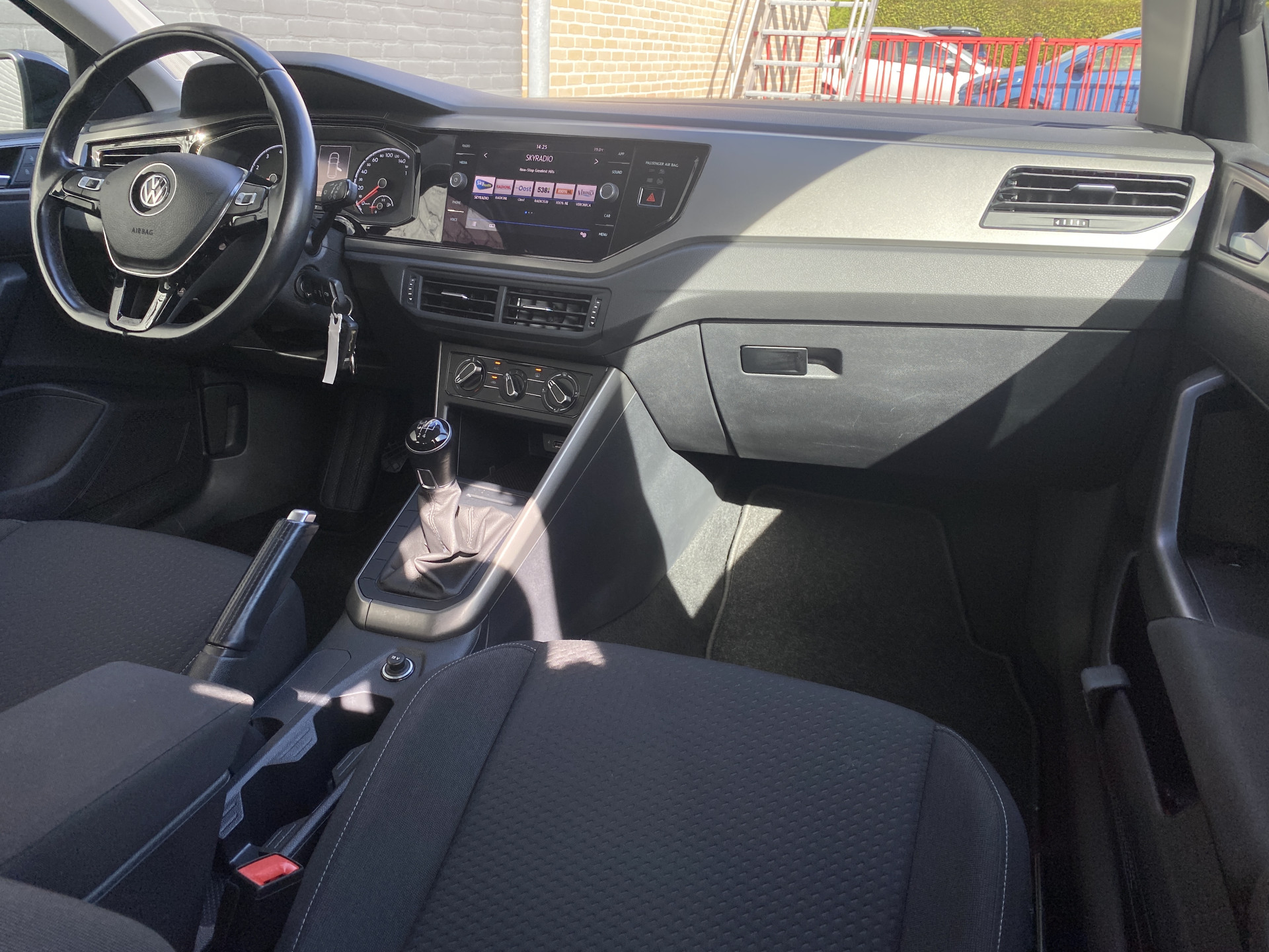 Volkswagen Polo 1.0 Comfortline | apple carplay - android auto | airco | cruise control | bluetooth | lichtsensor | NL auto