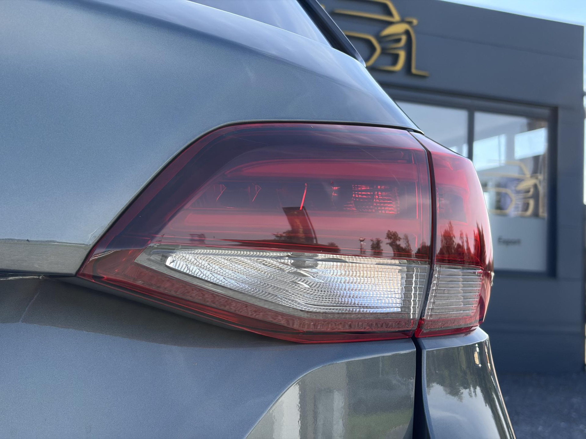 Opel Astra Sports Tourer 1.2 Business Elegance ✓1e Eigenaar✓110pk✓Carplay✓Camera✓Navi✓Clima✓Cruise✓Halfleder✓Comfortstoel✓Pdc V+A✓6 Bak✓Dealer Onderhouden✓Keyless✓Lm velgen✓N.A.P✓Apk tot 06-2027