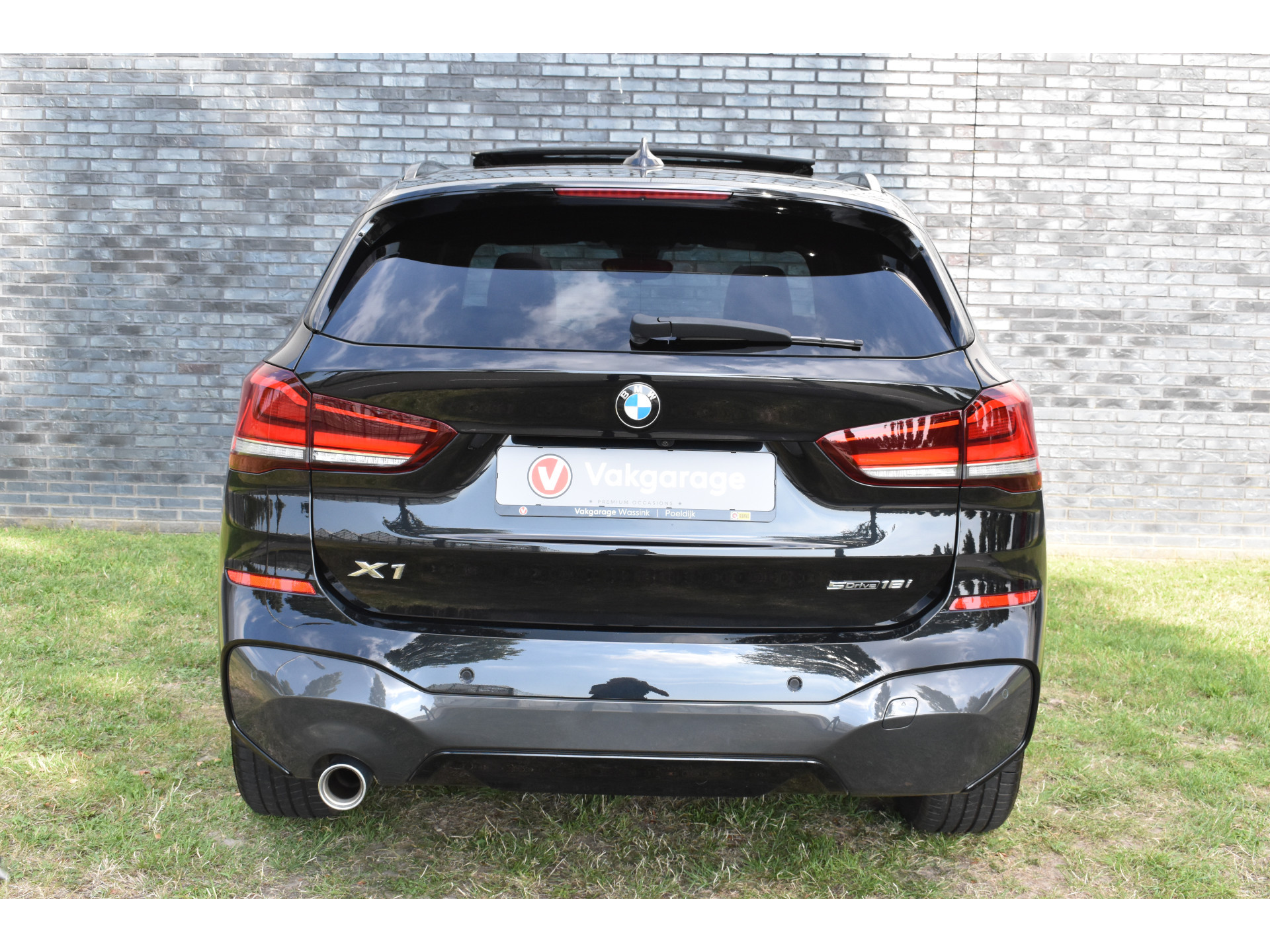 BMW X1 sDrive18i M-Pakket Carplay/Navi Panoradak Automaat Led Stoelverwarming