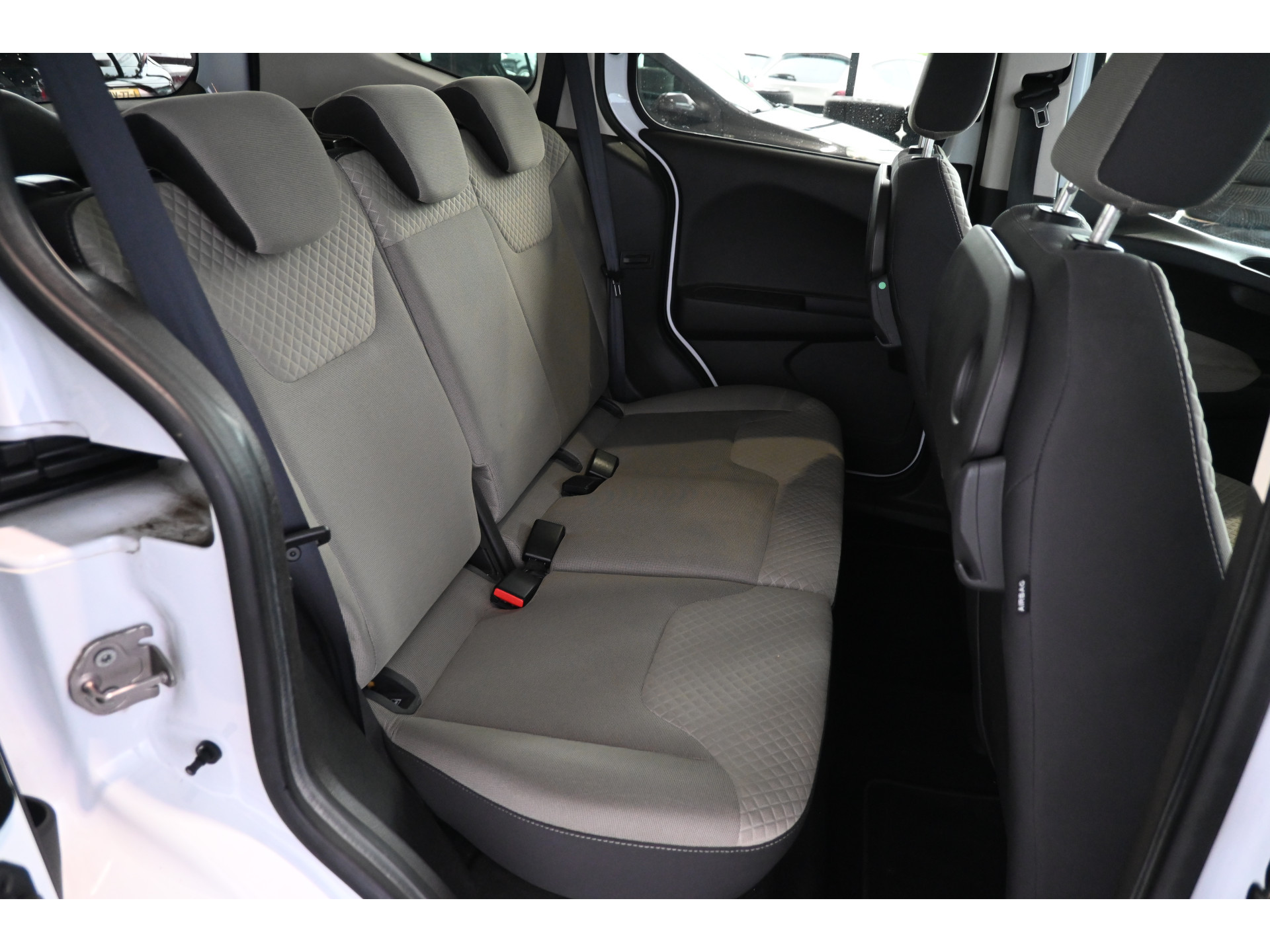 Ford Tourneo Courier 1.0 Titanium Clima Navigatie 2x Schuifdeur Stoelverwarming Cruise Control Rijklaarprijs! Inruil Mogelijk!