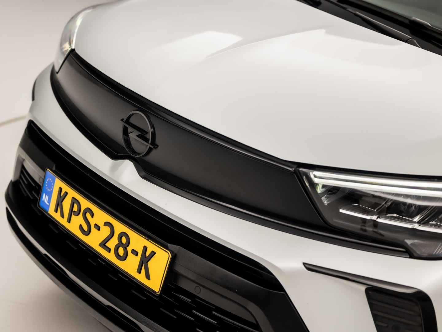 Opel Crossland 1.2 Turbo GS Sport Automaat 131Pk (TWO TONE, GROOT NAVI, APPLE CARPLAY, 360 CAMERA, LM VELGEN, STOELVERWARMING, NIEUWE APK, NIEUWSTAAT)