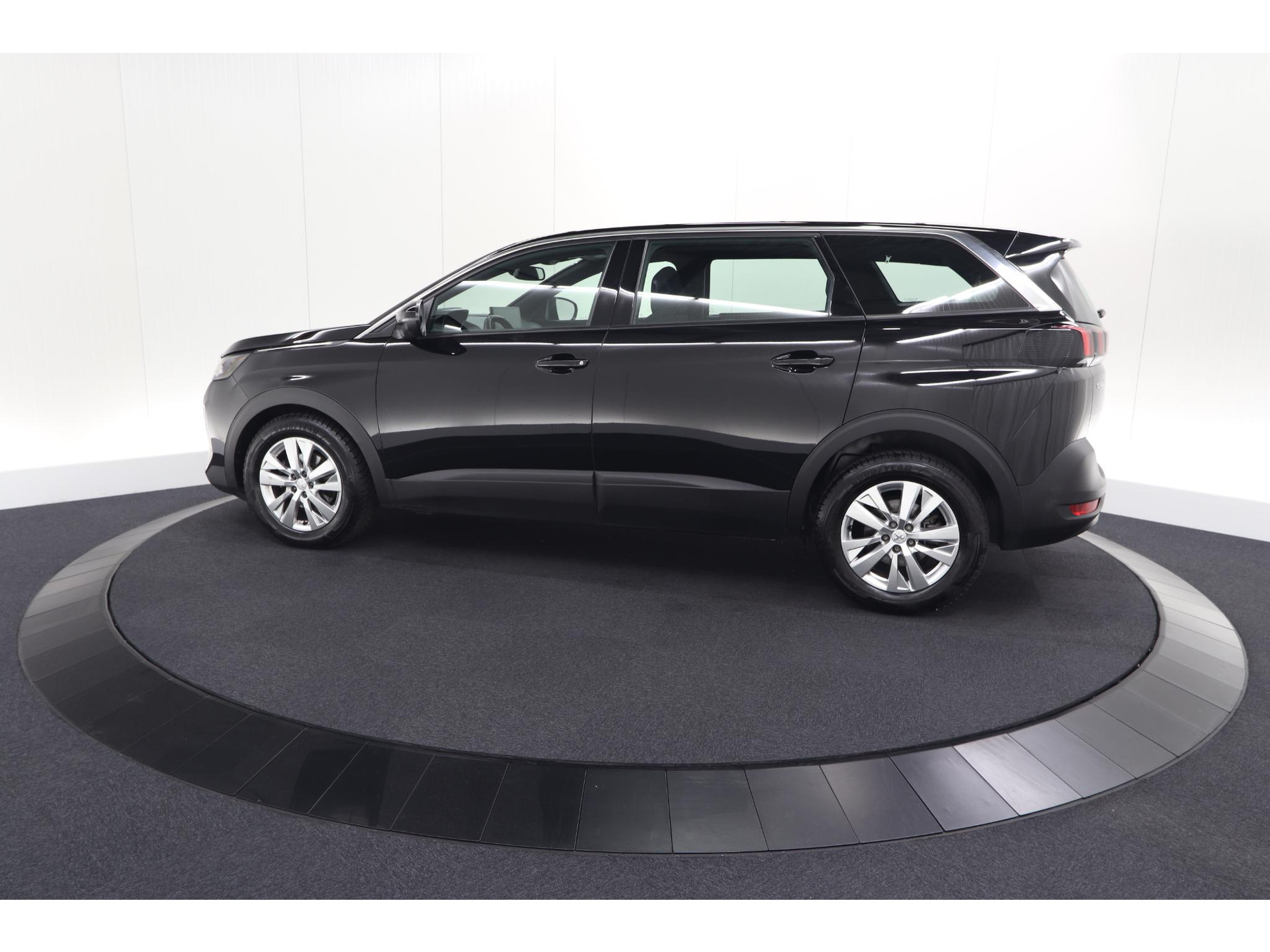 Peugeot 5008 PureTech 130 EAT8 Active Pack Business | 7 Zitplaatsen | Camera | Navigatie | Apple Carplay | Parkeersensoren
