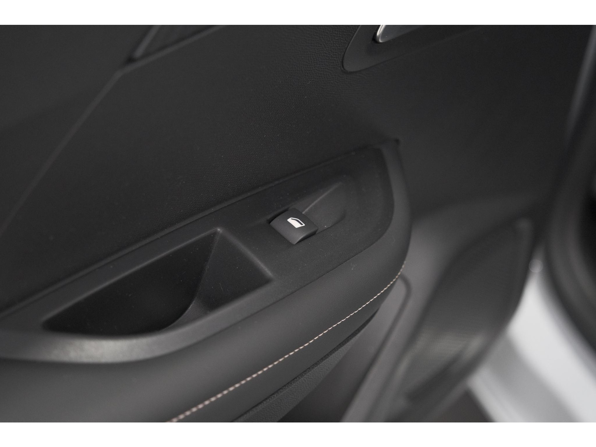 Peugeot 2008 1.2 Hybrid 145 Allure | Apple Carplay | Climate Control | Parkeersensoren Voor + Achter