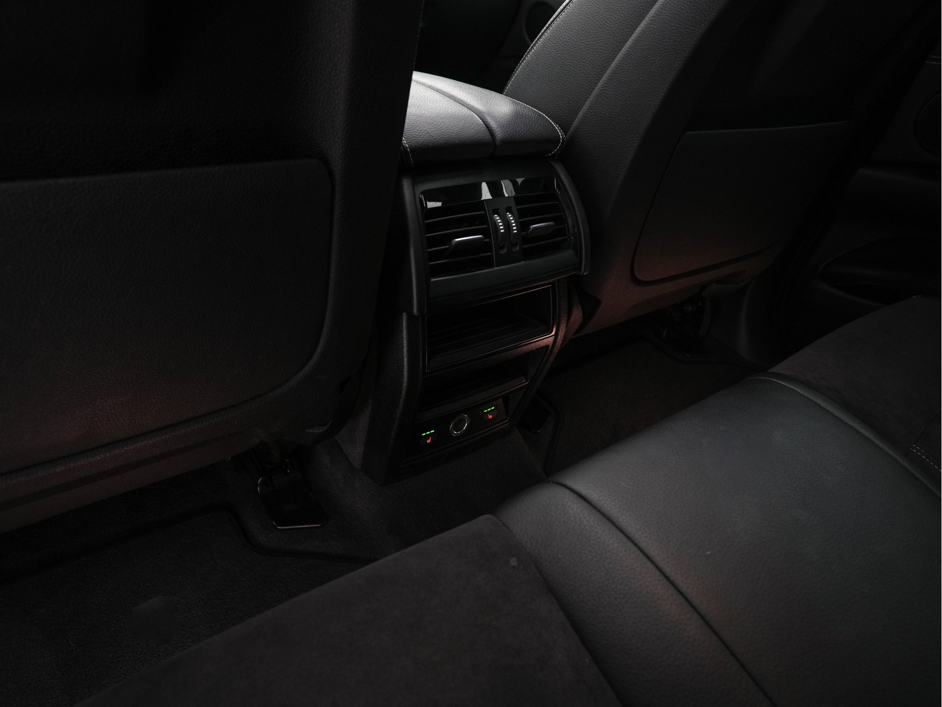 BMW X6 xDrive30d High Executive Design-Edition-Extravagance Aut. *PANO | LEATHER-ALCANTARA | FULL-LED | MEMORY-PACK | HEAD-UP | HIFI-SOUND | KEYLESS | DAB+ | BLIND-SPOT | CAMERA | HEATED-SPORTSEATS | SHIFTPADDLES | SOFTCLOSE | TOWBAR | 20''ALU*