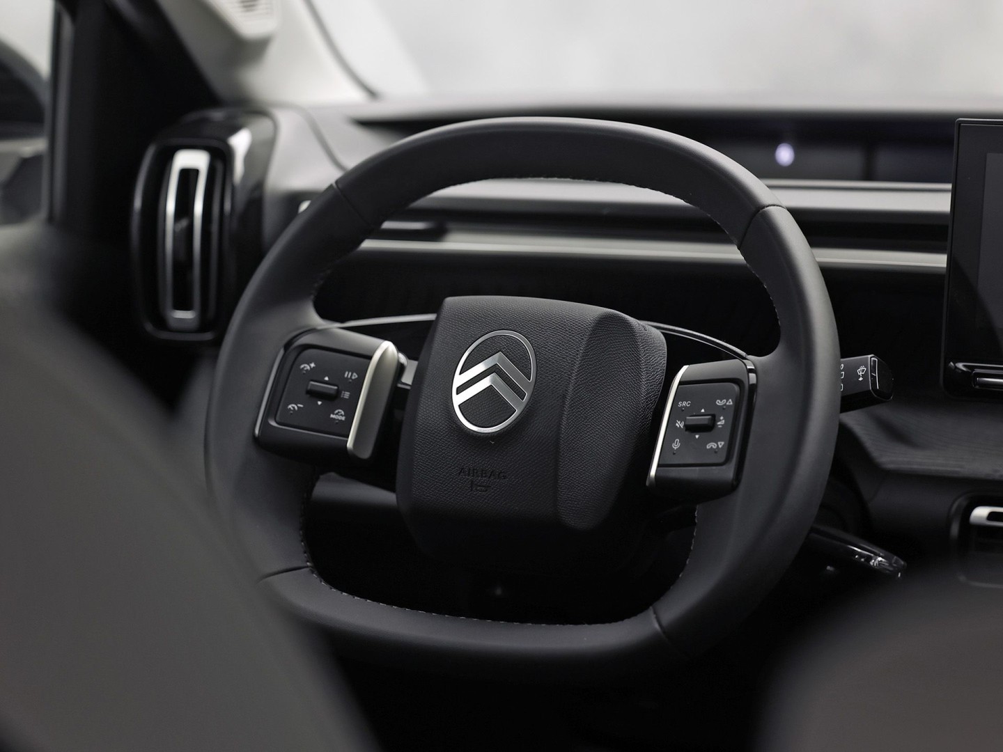 Citroën C3 1.2 Turbo 100pk Max (NIEUW MODEL, APPLE CARPLAY, GROOT NAVI, CAMERA, TREKHAAK, SPORTSTOELEN, GETINT GLAS, CRUISE, LANE ASSIST, NIEUWSTAAT)
