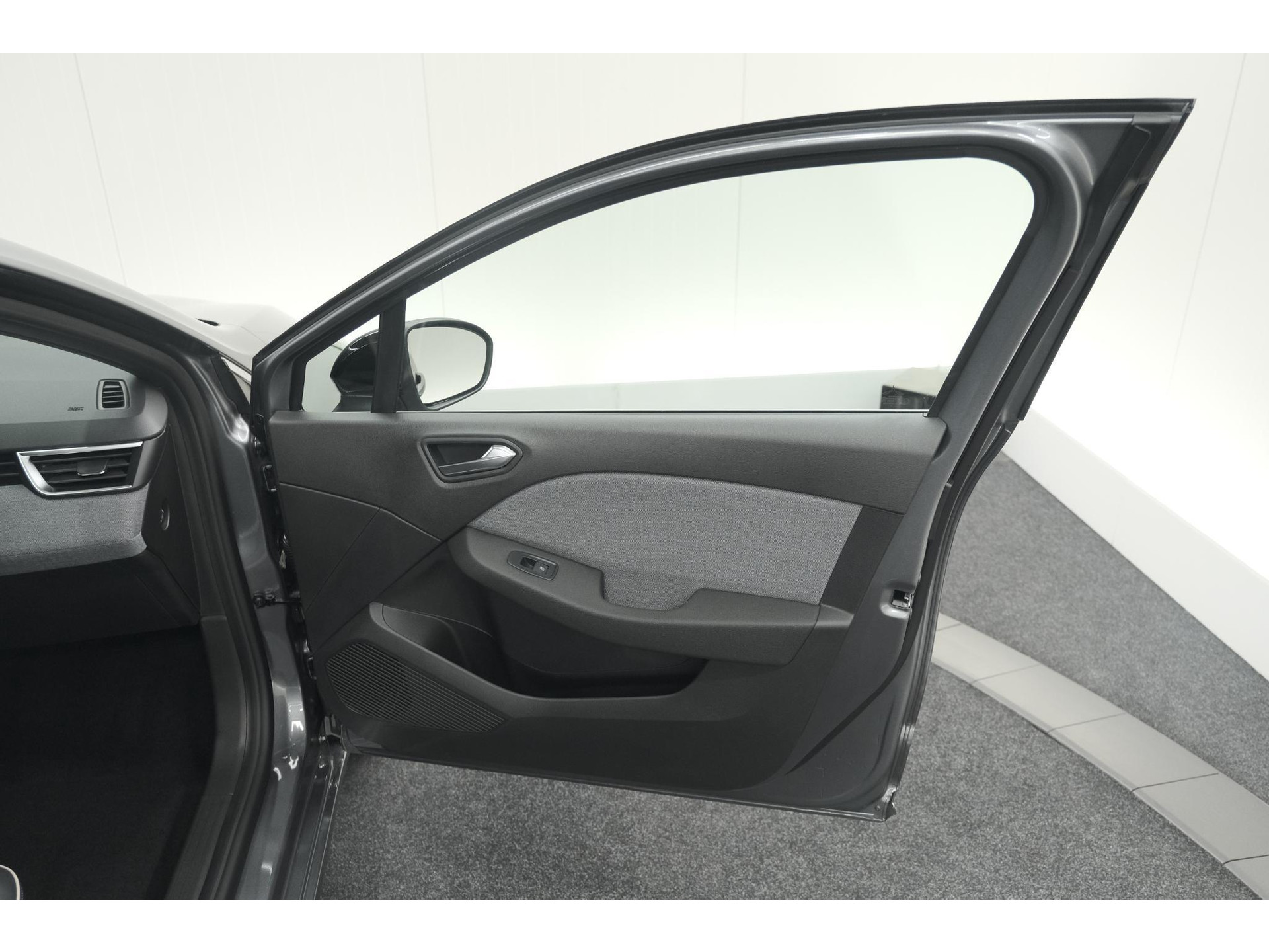 Renault Clio 1.6 E-Tech Full Hybrid 145 Techno | 360 Camera | Bose Audio | Stoelverwarming | 9.3 Inch Groot Scherm