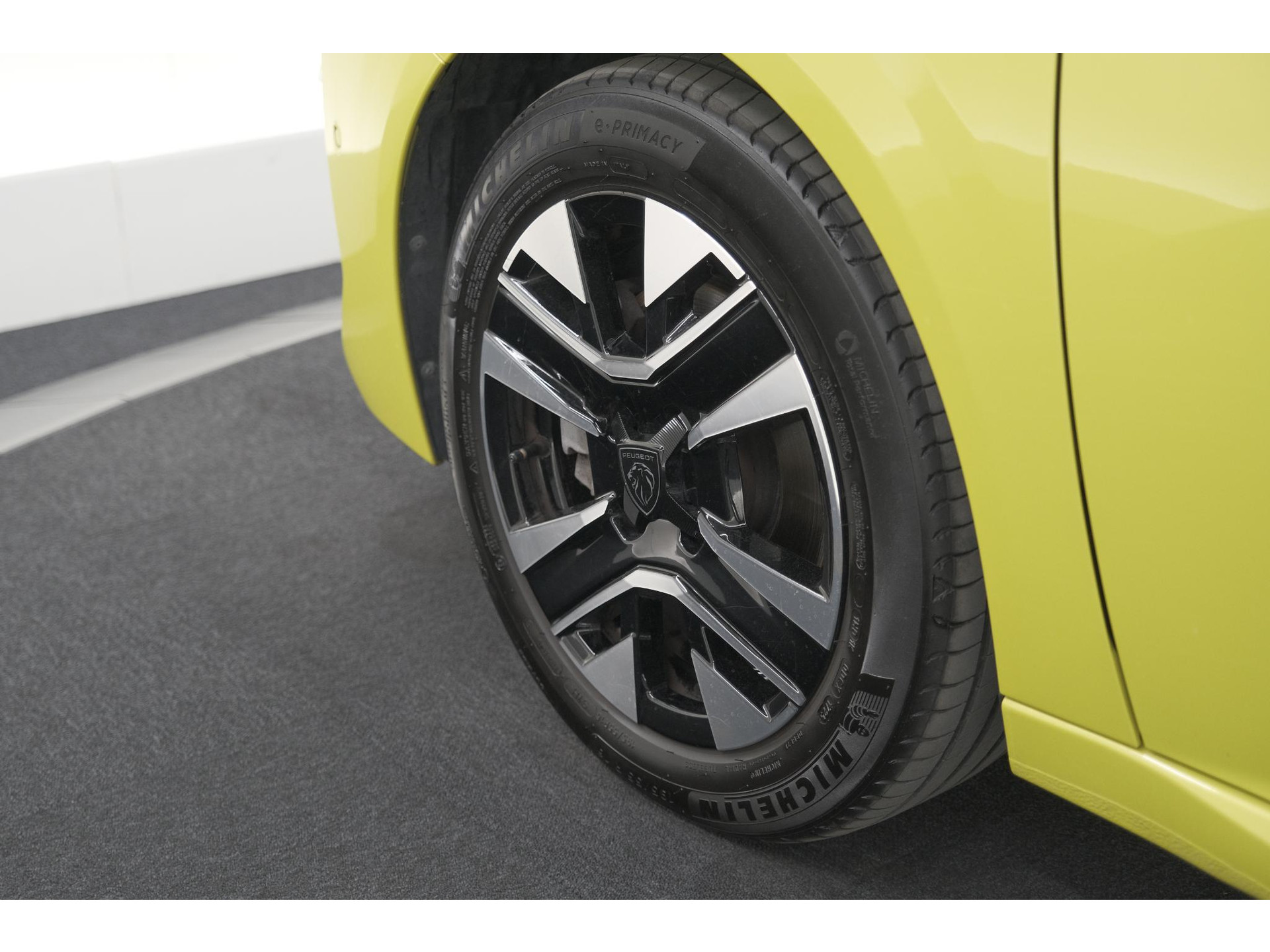 Peugeot 208 PureTech 100 Allure | 360 Camera | Vison Pack | Dodehoekdetectie | Apple Carplay