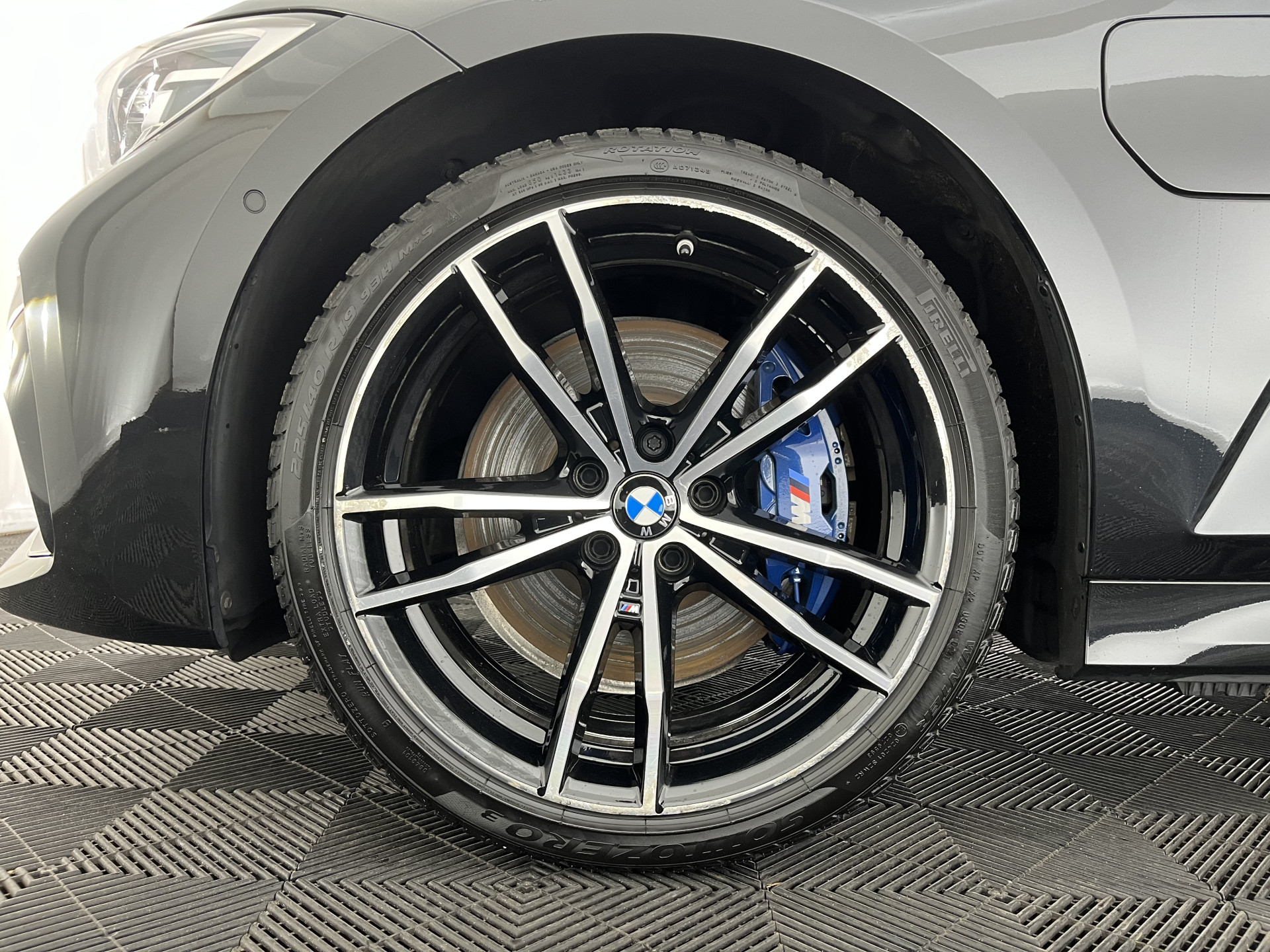 BMW 3-serie Touring 330e eDrive  M-Sportpack Edition (Plug-In) (INCL-BTW) *PANO | LEATHER | HEAD-UP | ADAPTIVE-CRUISE | FULL-LED | KEYLESS | DIGI-COCKPIT | HEATED-SPORTSEATS | CAMERA | HIFI-SOUND | PRIVACYGLASS | DAB+ | SHIFTPADDLES | NAVI-FULLMAP | 19"A