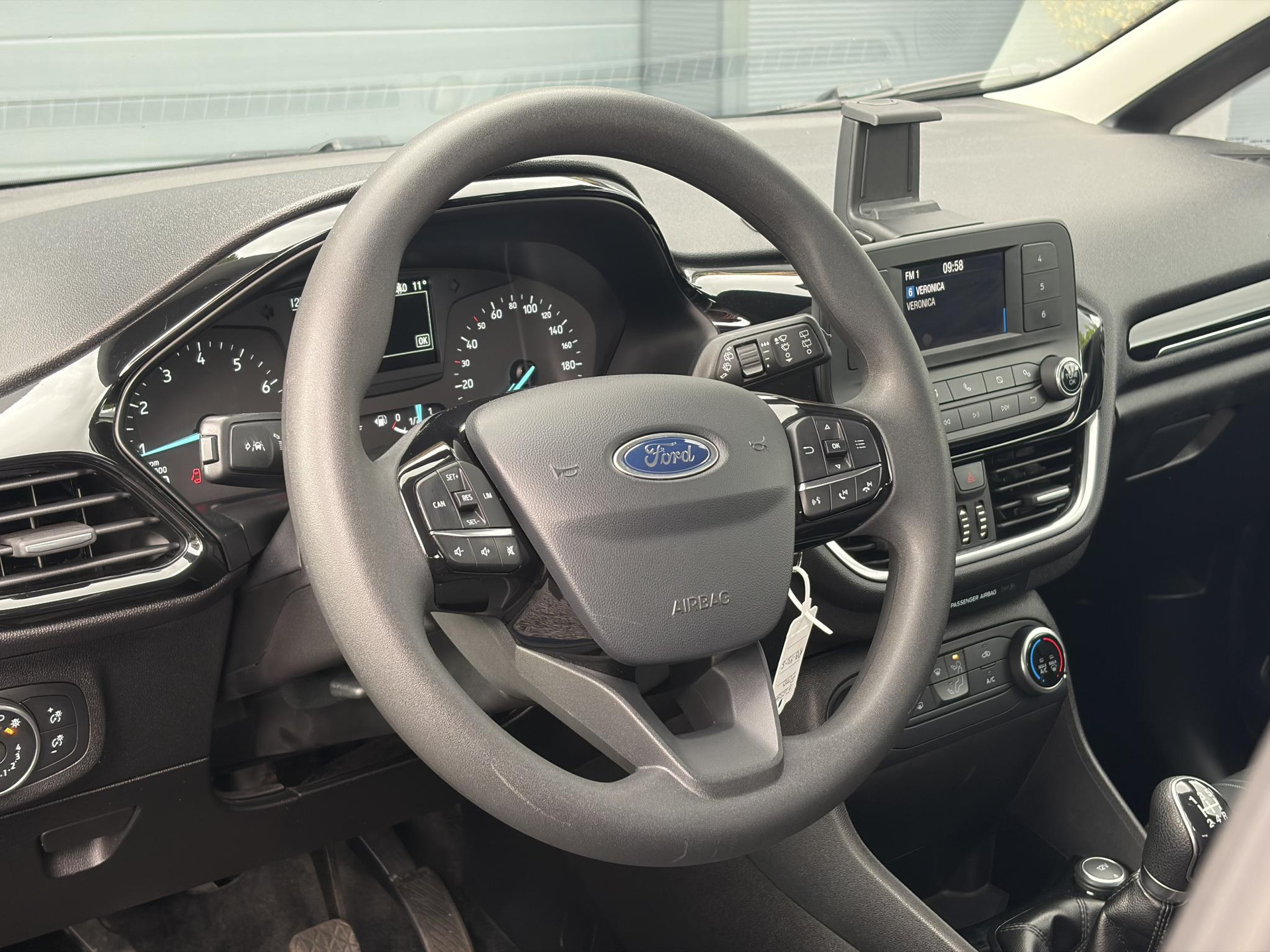 Ford Fiesta 1.1 Trend 2e Eigenaar,Airco,Cruise,5 Deurs,N.A.P,Recent beurt gehad,Rijstrooksensor,Apk tot 06-2027