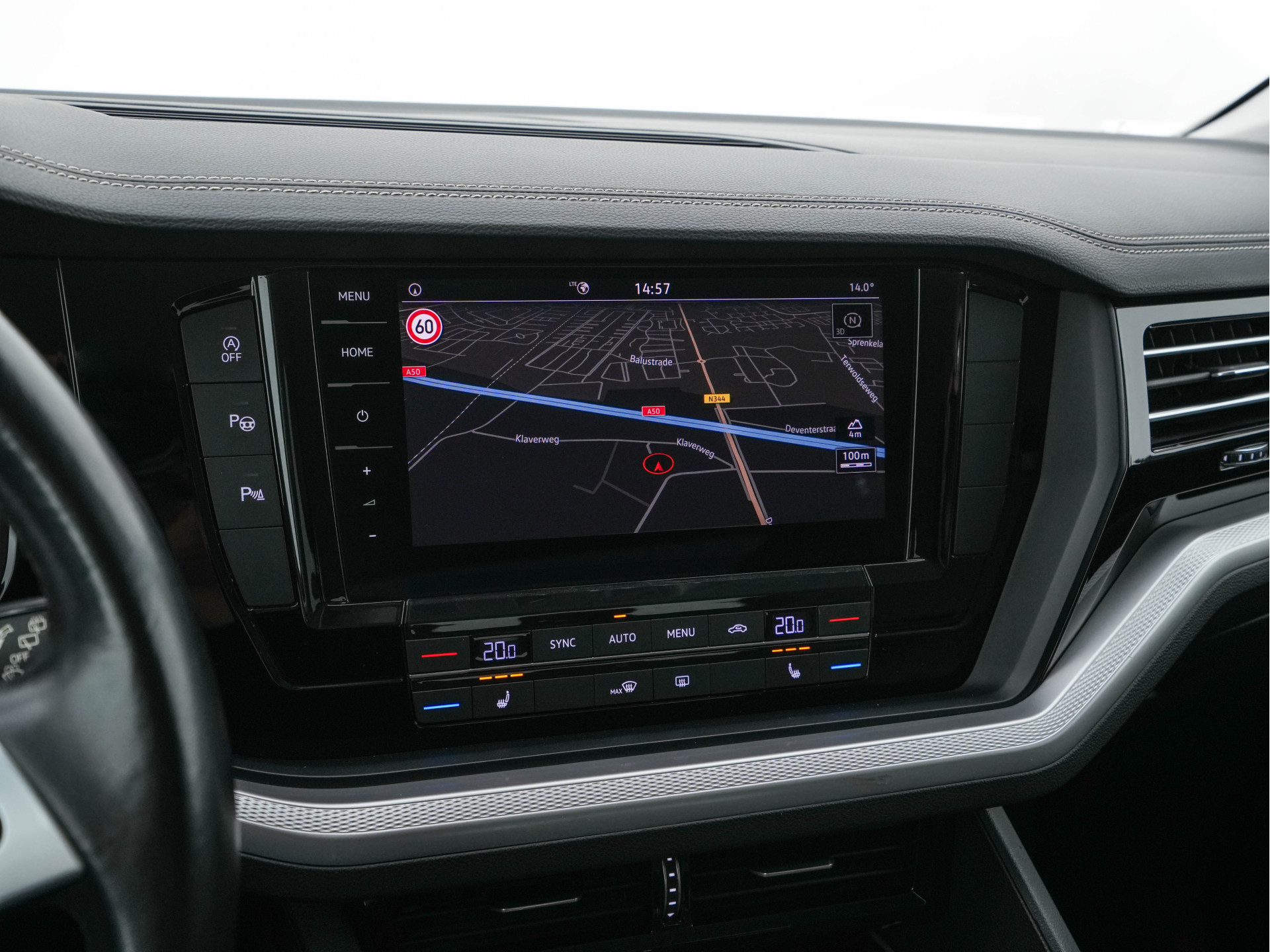 Volkswagen Touareg 3.0 TDI R-Line (INCL-BTW) Aut. *LEATHER | FULL-LED | BLIND-SPOT | HEATED-COMFORTSEATS | AIR-SUSPENSION | KEYLESS | CAMERA | NAVI-FULLMAP | PRIVACY-GLASS | ADAPTIVE-CRUISE |  SHIFT-PADDLES | TOWBAR*