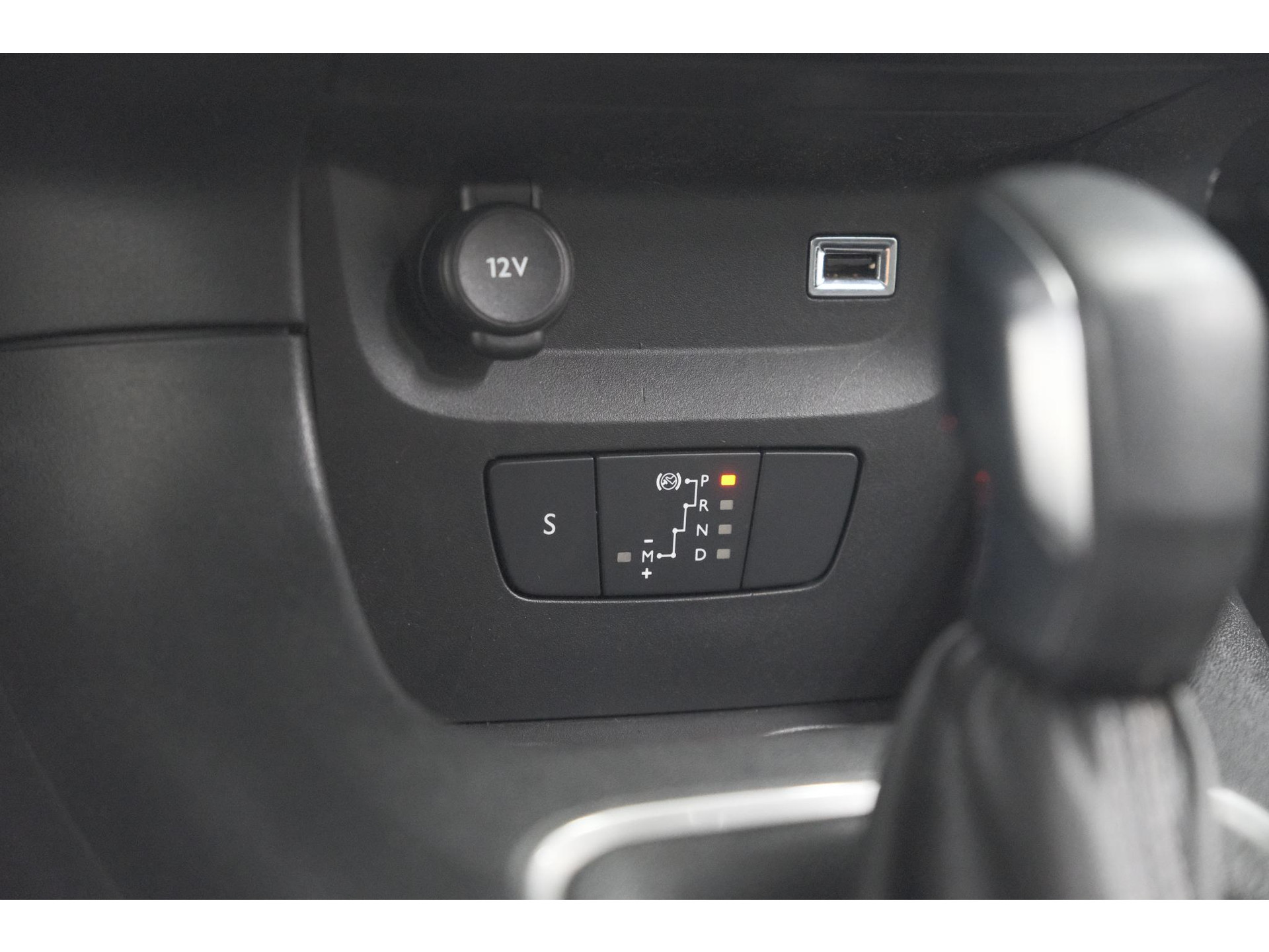 Citroen C3 PureTech 110 EAT6 Shine | Camera | Navigatie | Parkeersensoren | Apple Carplay | 17 Inch Lichtmetalen Velgen