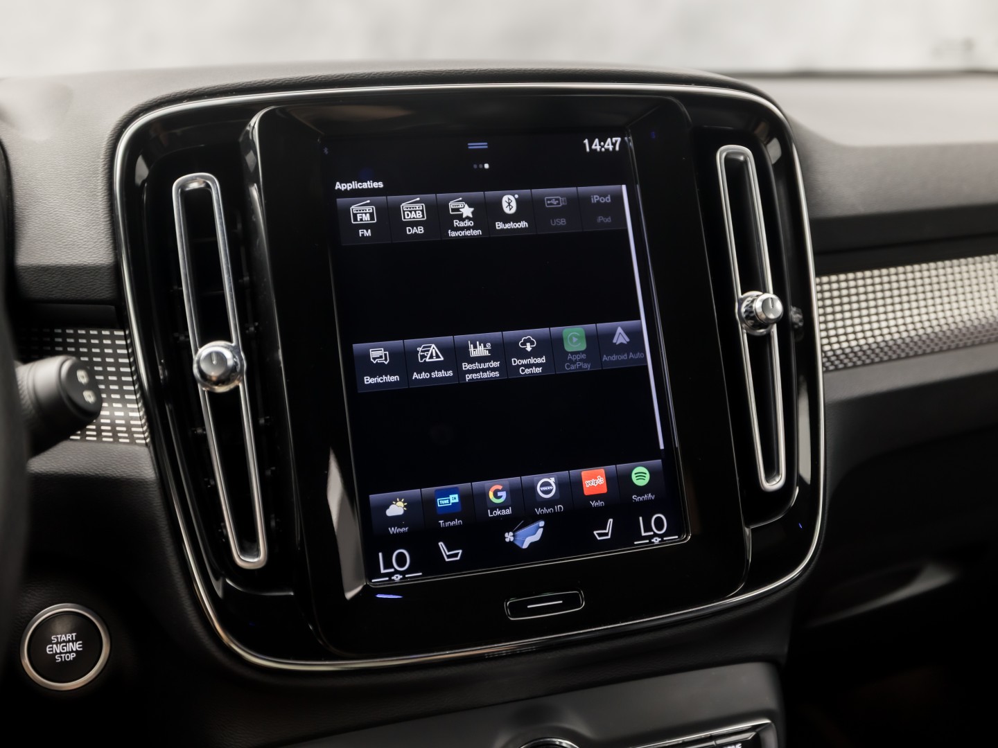 Volvo XC40 1.5 T5 Recharge Inscription Sport 252Pk Automaat (PANORAMADAK, APPLE CARPLAY, MEMORY SEAT, LEDER, 360 CAMERA, SPORTSTOELEN, STUUR/STOELVERWARMING, GETINT GLAS, ELEK ACHTERKLEP, NIEUWE APK, NIEUWSTAAT)