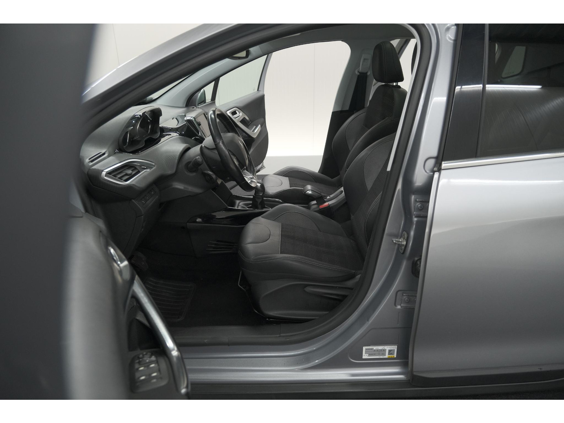 Peugeot 2008 PureTech 110 Allure | Panoramadak | Apple Carplay | Navigatie | Parkeersensoren