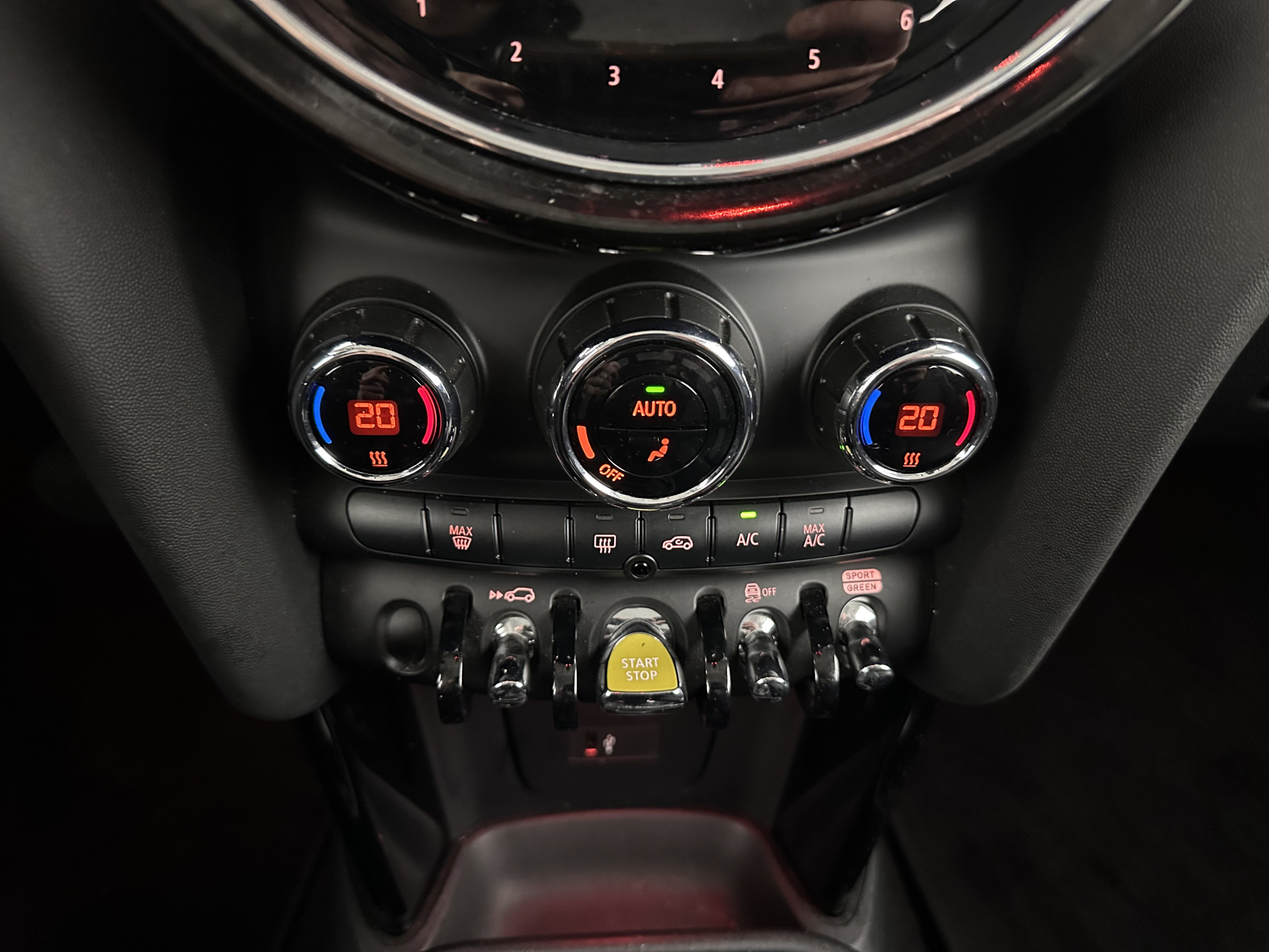 MINI Mini Electric Business Edition 33 kWh [ 3-Fase ] (INCL-BTW) Aut. *LEATHER | FULL-LED | KEYLESS | SPORT-SEATS | NAVI-FULLMAP | ECC | AMBIENT-LIGHT | DAB | DIGI-COCKPIT | PDC | 17"ALU*