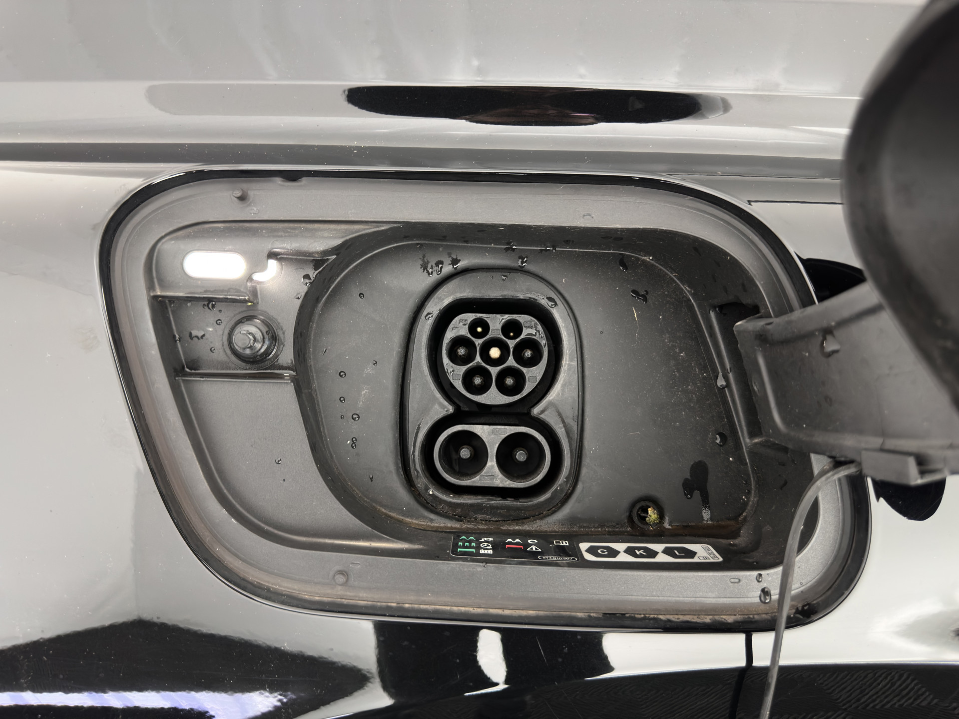 Audi Q4 e-tron 40 Launch edition Advanced Plus 77 kWh [3-Fase] {SOH-93%} (INCL-BTW) *HEATPUMP | ADAPT-CRUISE | MATRIX-LED | NAVI-FULLMAP | KEYLESS | CAMERA | DIGI-COCKPIT | DAB | AMBIENT-LIGHT | HEATED-SPORTSEATS | SHIFT-PADDLES | PRIVACY-GLASS | 19''ALU*