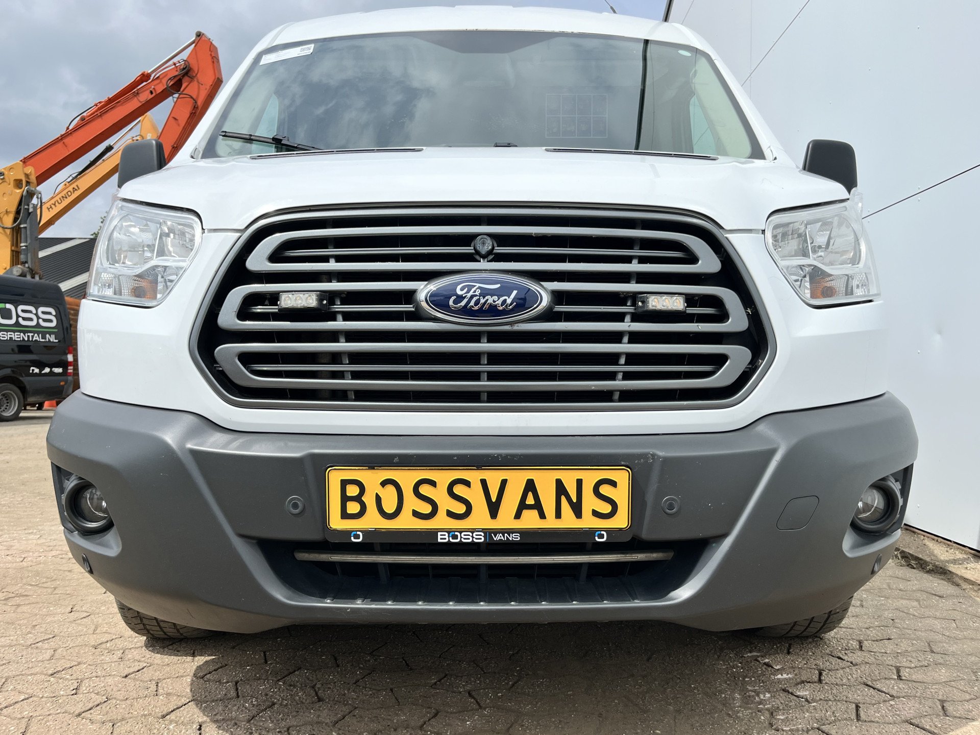 Ford Transit 2.0 TDCI 130PK L2H2 Airco Cruise Control Parkeersensoren Stoelverwarming Zwaailampen Kastwand Inbouw