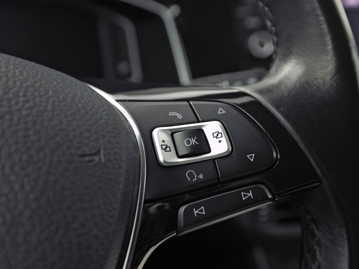 Volkswagen Polo 1.0 TSI Sportline Automaat (VIRTUAL COCKPIT, APPLE CARPLAY, GROOT NAVI, CLIMATE, CAMERA, STOELVERWARMING, SPORTSTOELEN, GETINT GLAS, KEYLESS START, ADAPTIVE CRUISE, NIEUWSTAAT)