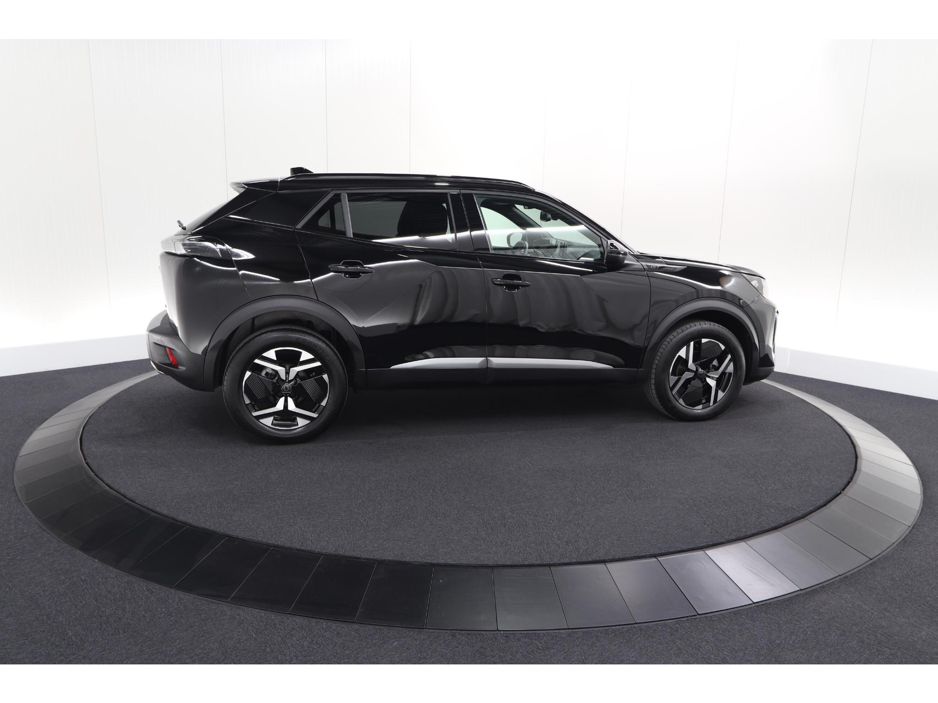 Peugeot 2008 PureTech 130 EAT8 GT | Camera | Apple Carplay | Parkeersensoren | 17 Inch Lichtmetalen Velgen