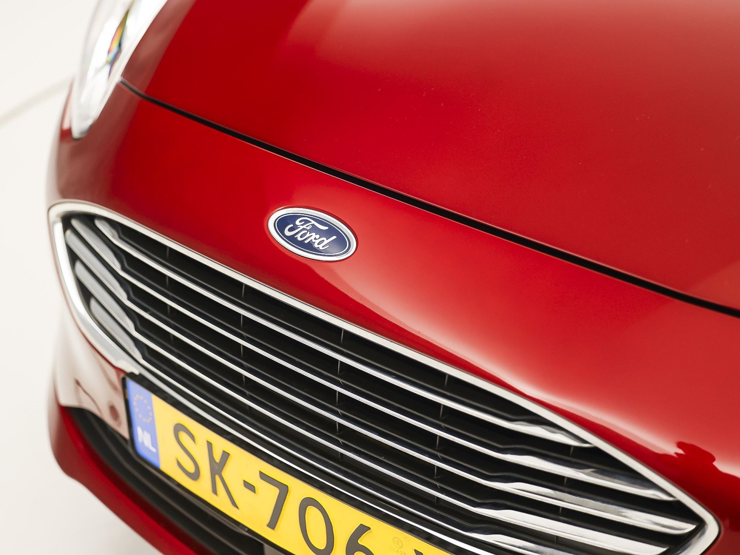 Ford Fiesta 1.0 EcoBoost Titanium (APPLE CARPLAY, GROOT NAVI, CLIMATE, CAMERA, KEYLESS, SPORTSTOELEN, ADAPTIVE CRUISE, LM VELGEN, NIEUWSTAAT)