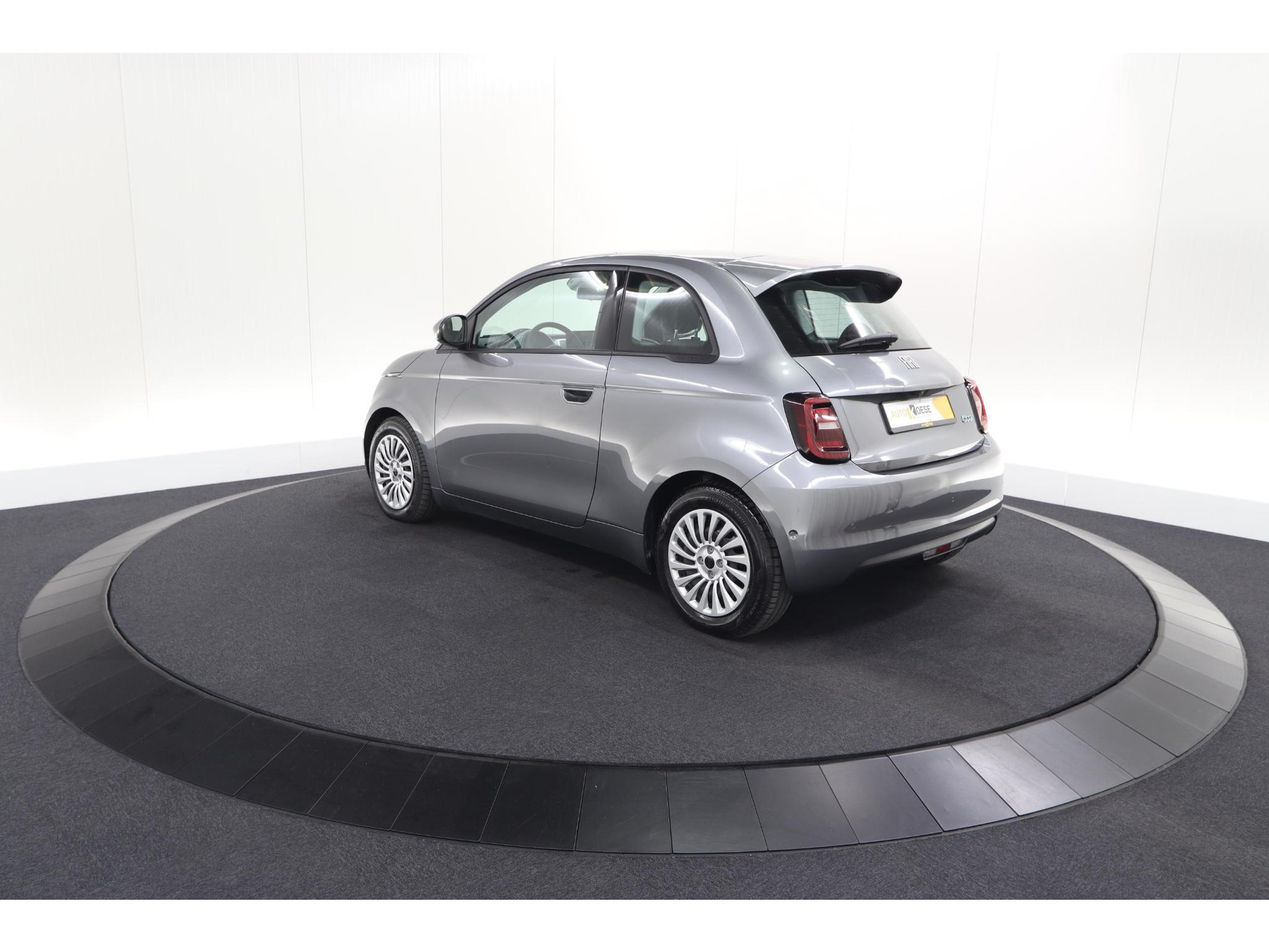 Fiat 500 Urban 42 kWh | SOH 97.6% | 3 Fase Laadfunctie | Camera | Apple Carplay | Parkeersensoren
