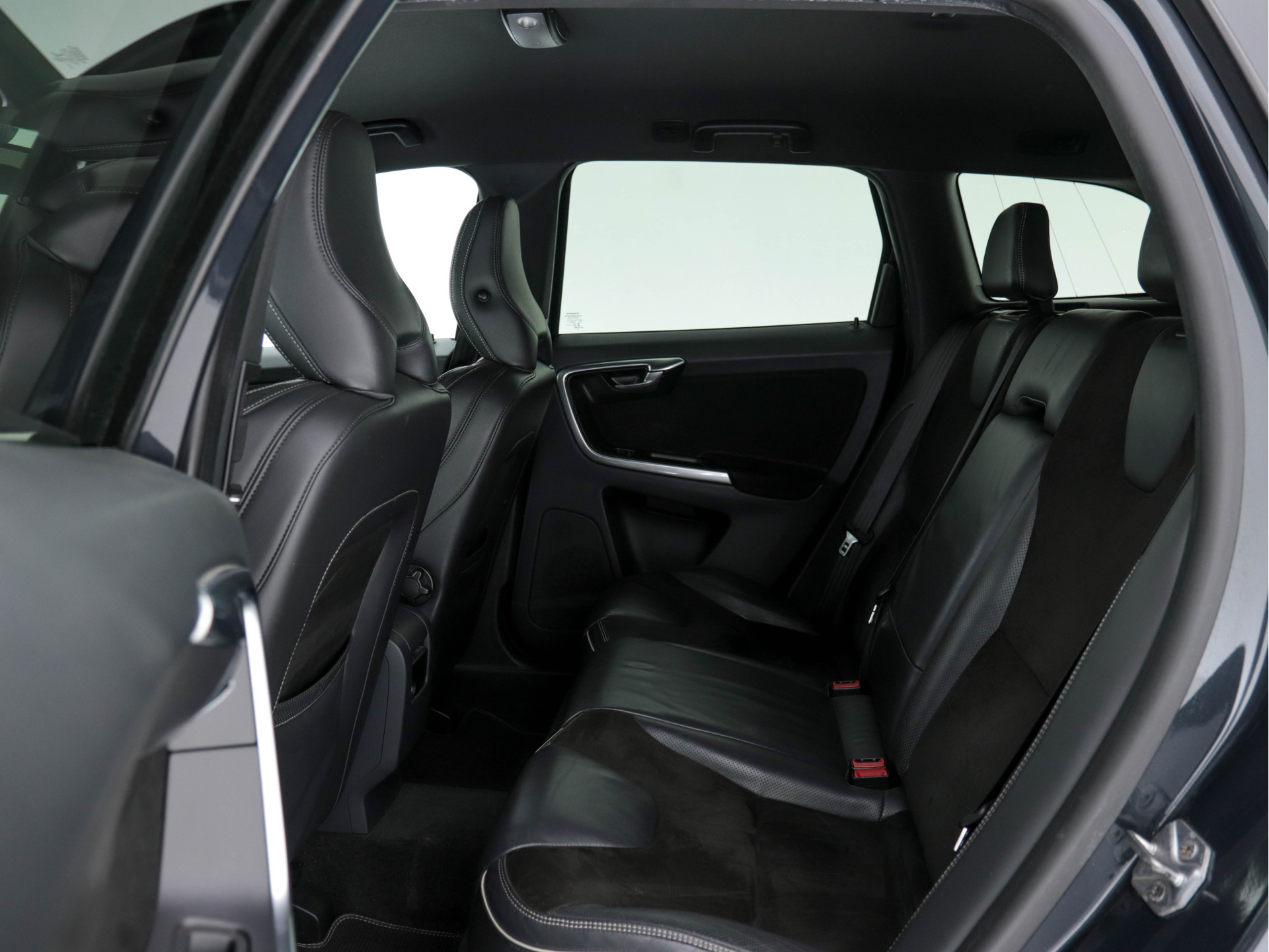 Volvo XC60 2.0 D4 R-Design FWD Aut. *NAVI-FULLMAP | LEATHER-ALCANTARA | ECC | HEATED-R-DESIGN-SPORTSEATS | PRIVACY-GLASS |  PDC | SHIFT-PADDLES | CRUISE | 18"ALU*