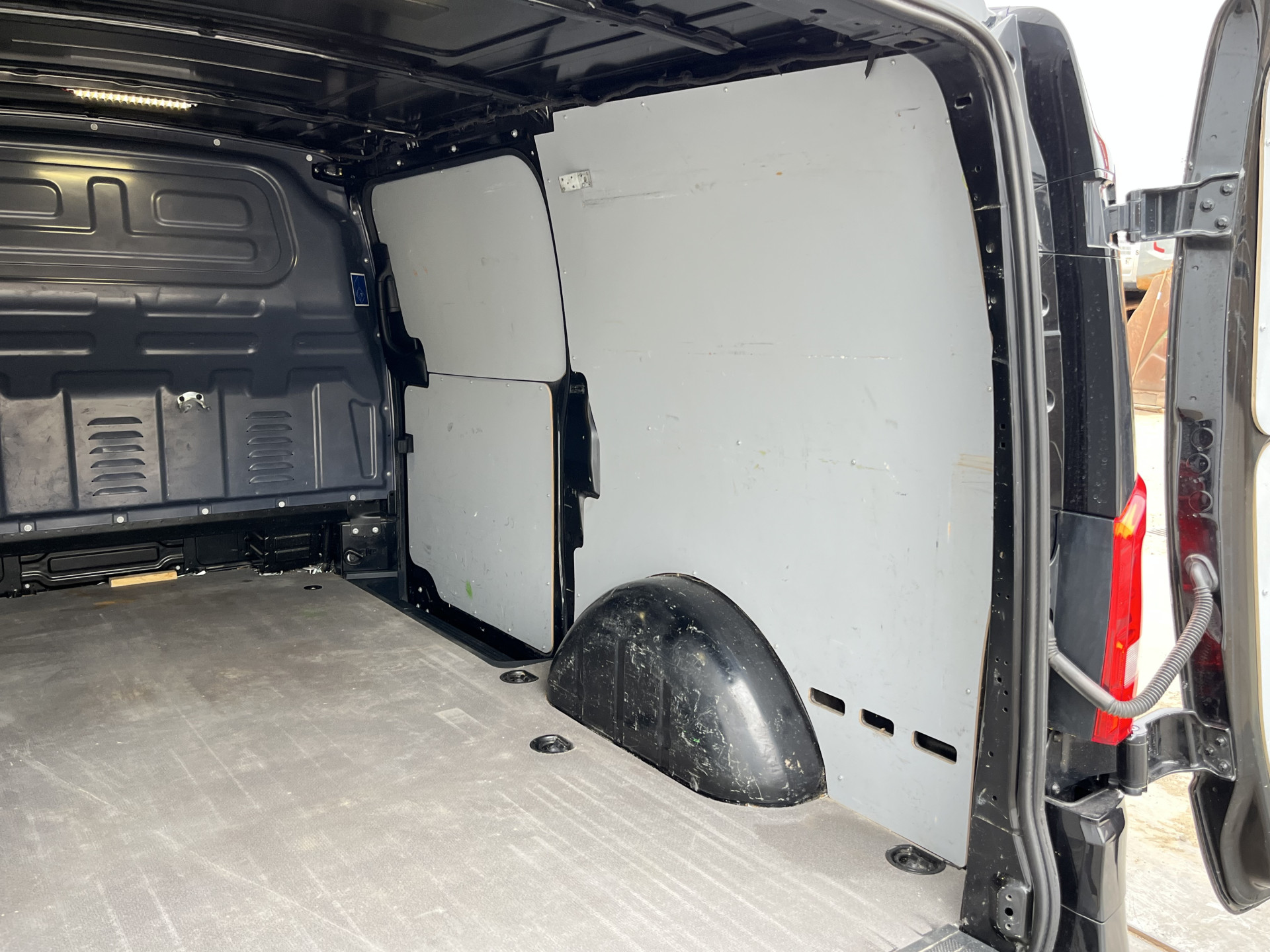 Mercedes-Benz Vito 119 1.9 CDI 190pk Automaat L2H1 9G-Tronic Climate Control Adaptieve Cruise Control Trekhaak Navigatie Camera Stoelverwarming
