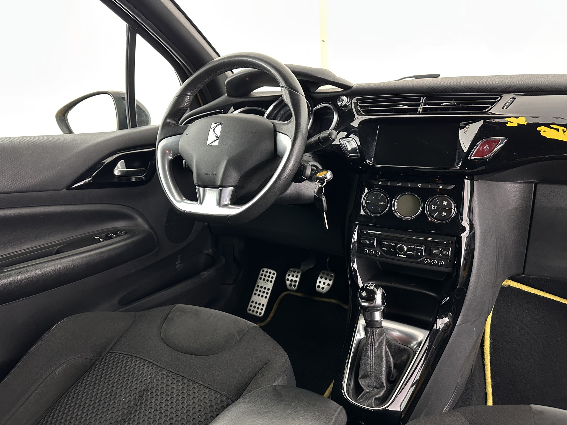 Citroën DS3 1.6 e-HDi Business *MICROFIBRE | NAVI-FULLMAP | SPORT-SEATS | PRIVACY-GLASS | ECC | PDC | CRUISE | 17''ALU*