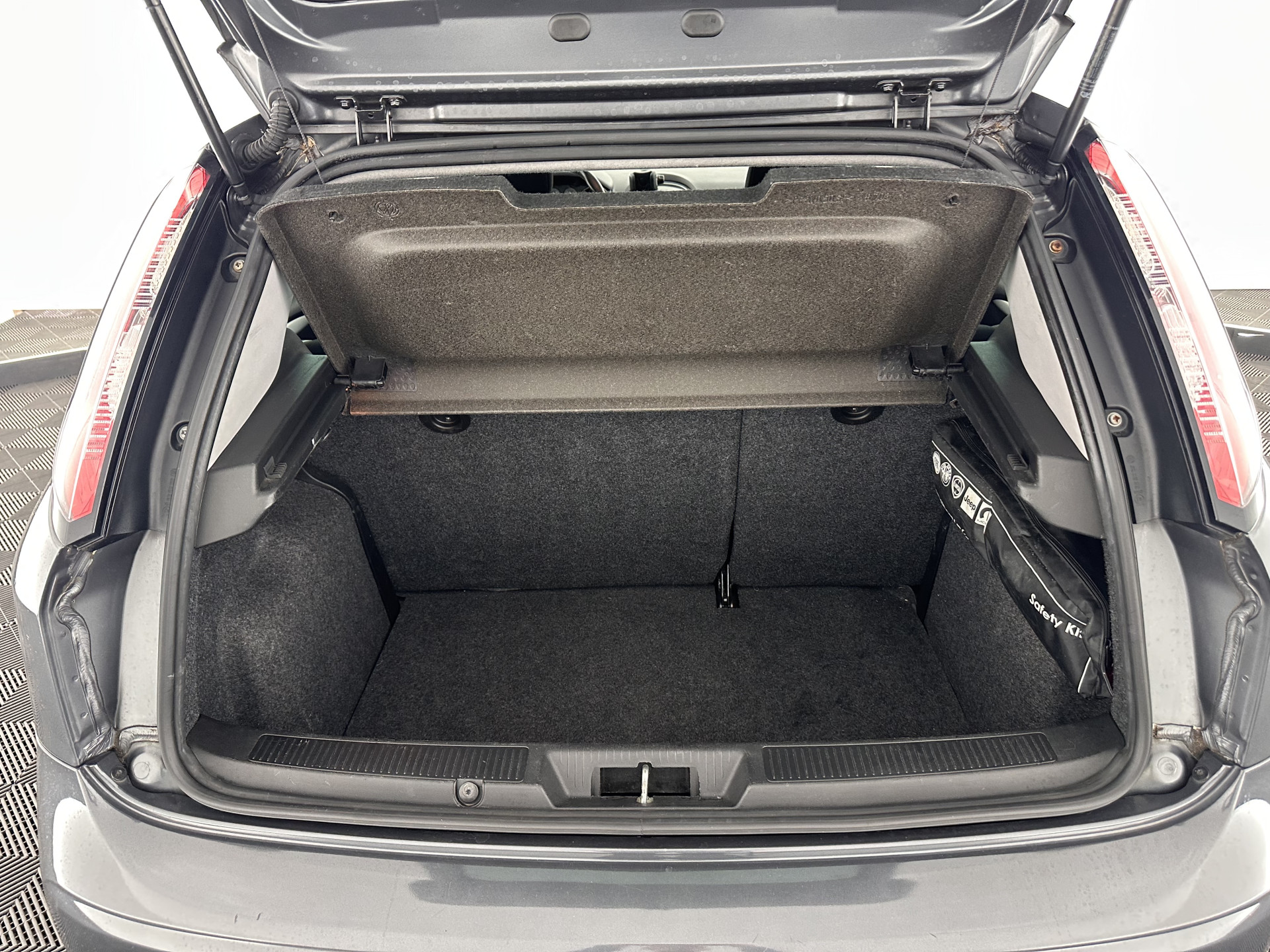 Fiat Punto Evo 1.3 M-Jet Lounge *ECC | SPORT-SEATS | MICROFIBRE | PDC | CRUISE | RADIO-CD/MP3 | 16''ALU*