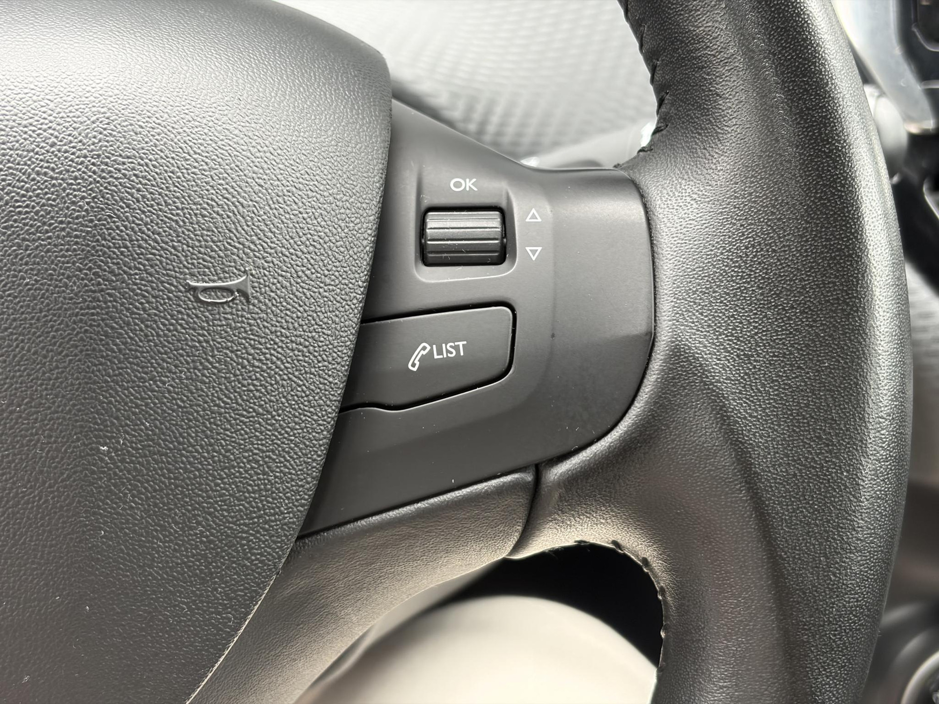 Peugeot 2008 1.2 PureTech Blue Lion ✓D-riem vv in 10-2025✓Navi✓110pk✓Carplay✓Airco✓Cruise✓Pdc✓N.A.P✓Apk tot 12-2026