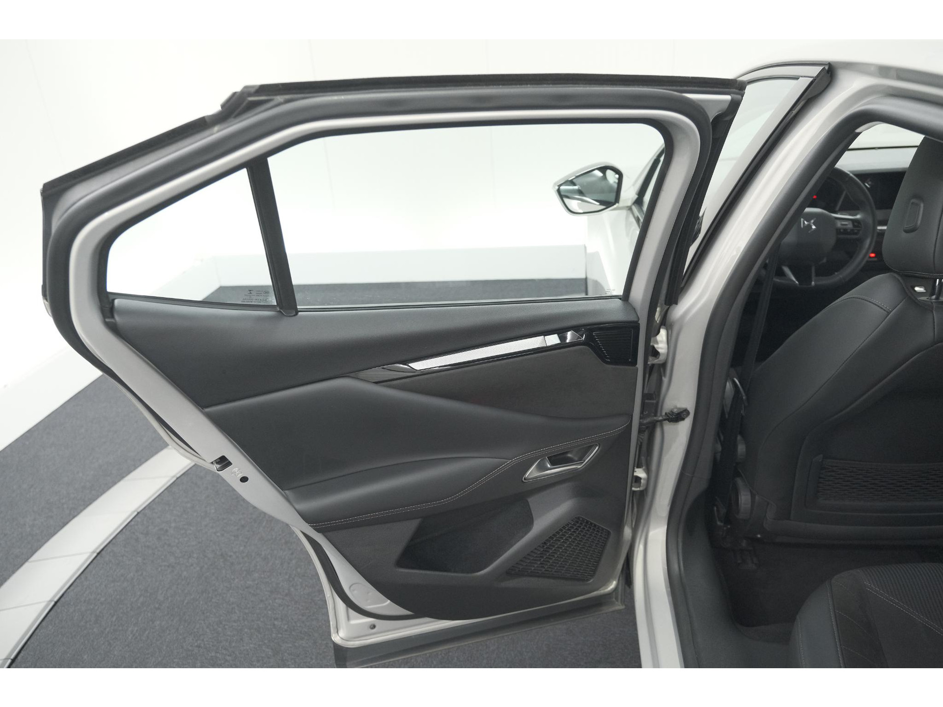 DS 4 PureTech 130 EAT8 Performance Line | Camera | Apple Carplay | Alcantara® bekleding | Parkeersensensoren