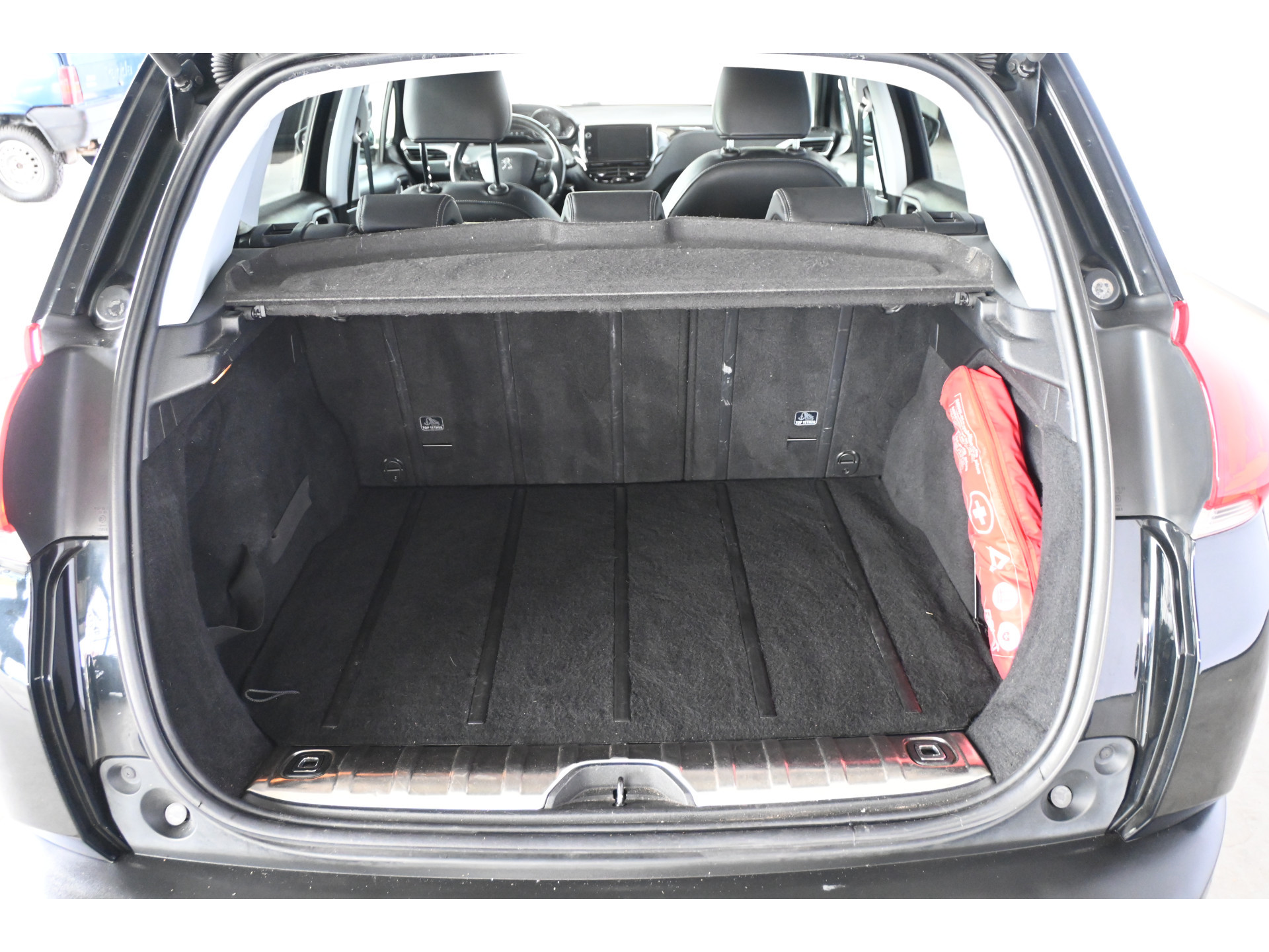 Peugeot 2008 1.6 e-HDi Blue Lease Executive Nap! Clima Navigatie Cruise control Lichtmetaal 100% Onderhouden! Inruil Mogelijk!