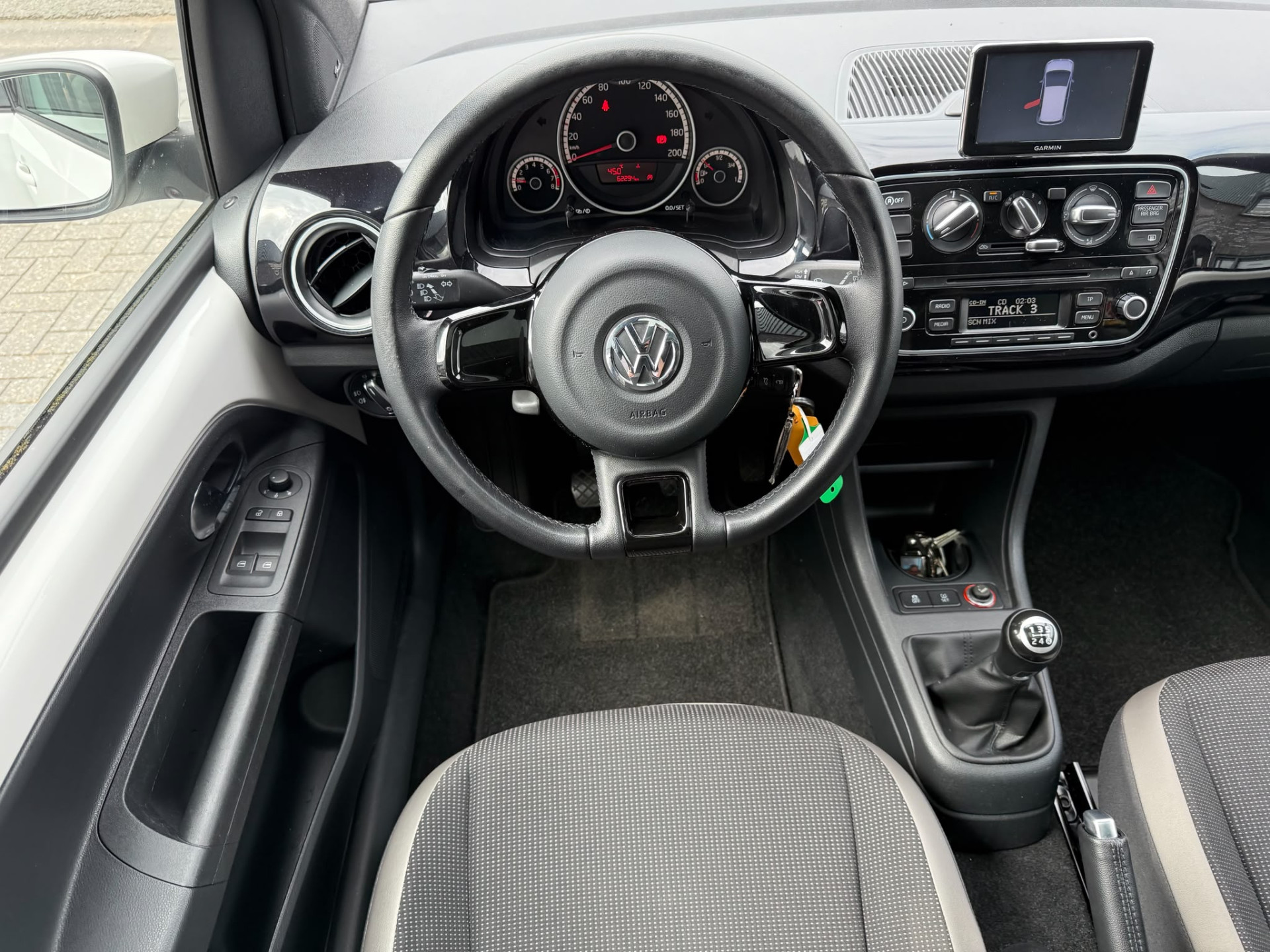 Volkswagen Up! 1.0 high up! BlueMotion | 2E EIGENAAR | 3/6/12MND GARANTIE | PANO | CRUISE | AIRCO | NAVI | FENDER AUDIO |
