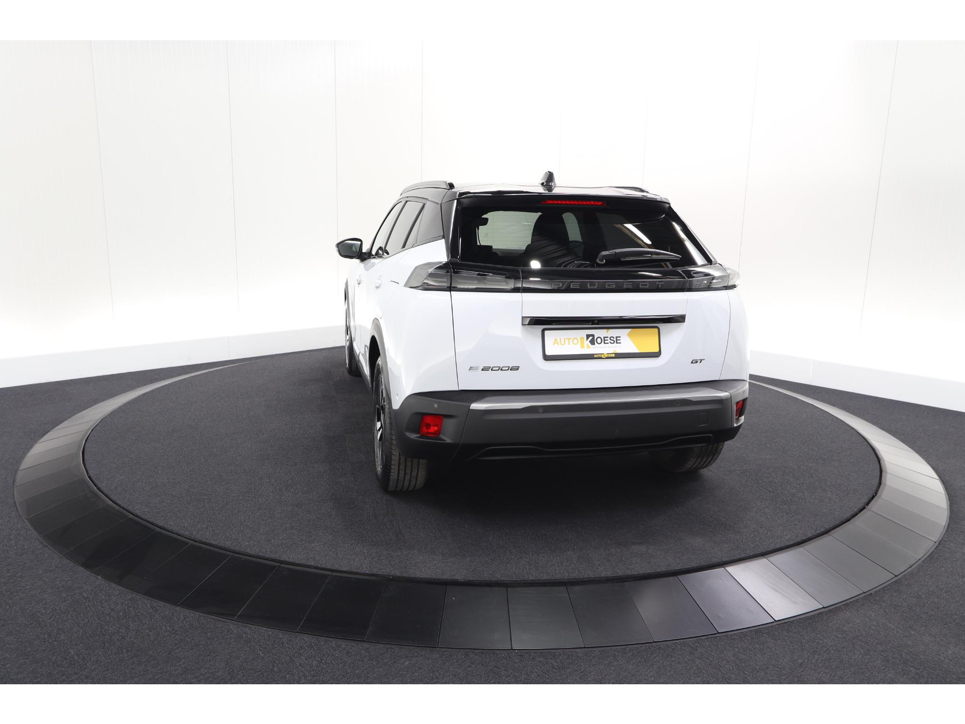 Peugeot e-2008 EV GT 50 kWh | 11 KW Laadfunctie | 360 Camera | Dodehoekdetectie | Apple Carplay