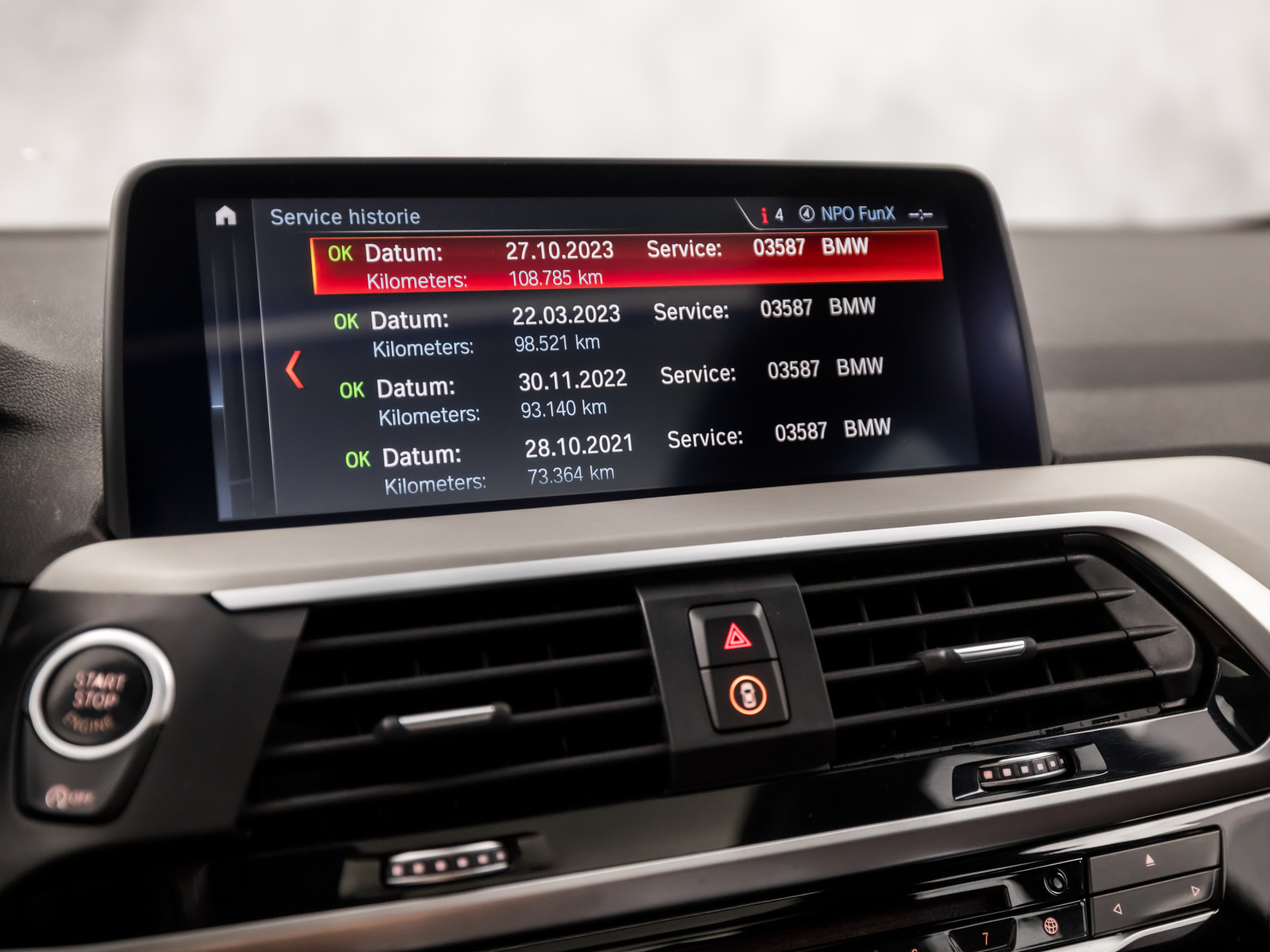 BMW X3 xDrive20i M Sport High Executive (PANORAMADAK, M PAKKET, GROOT NAVI, BRUIN LEDER, STOELVERWARMING, SPORTSTOELEN, CAMERA, ELEK ACHTERKLEP, SFEERVERLICHTING, NIEUWSTAAT)