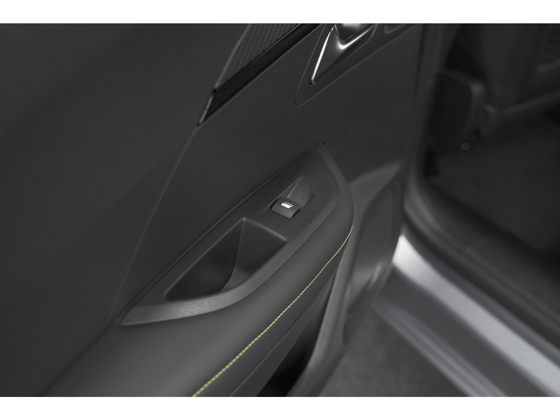 Peugeot 2008 PureTech 130 EAT8 GT | 360 Camera | Stoelmassage | Adaptieve Cruise Control | Dodehoekdetectie