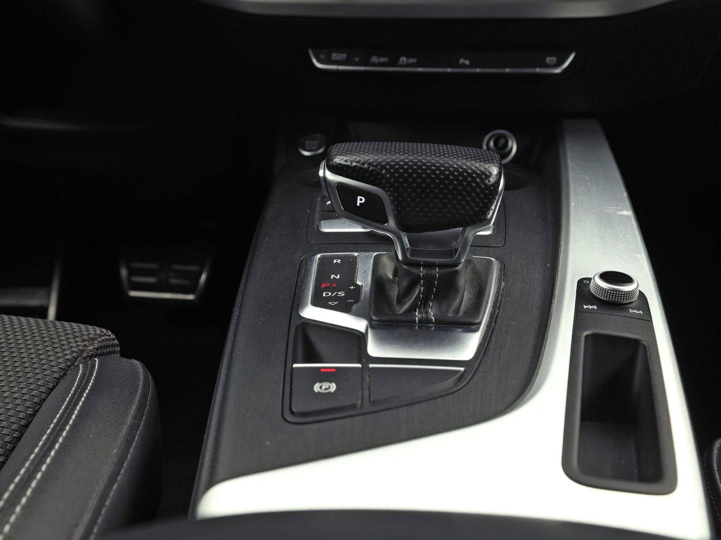 Audi A5 Sportback 2.0 TFSI S-Line Sport 190Pk Automaat (2X S-LINE, VIRTUAL COCKPIT, GROOT NAVI, PLAT SPORTSTUUR, LEDER, STOELVERWARMING, SPORTSTOELEN, GETINT GLAS, PARKEERSENSOREN, NIEUWSTAAT)