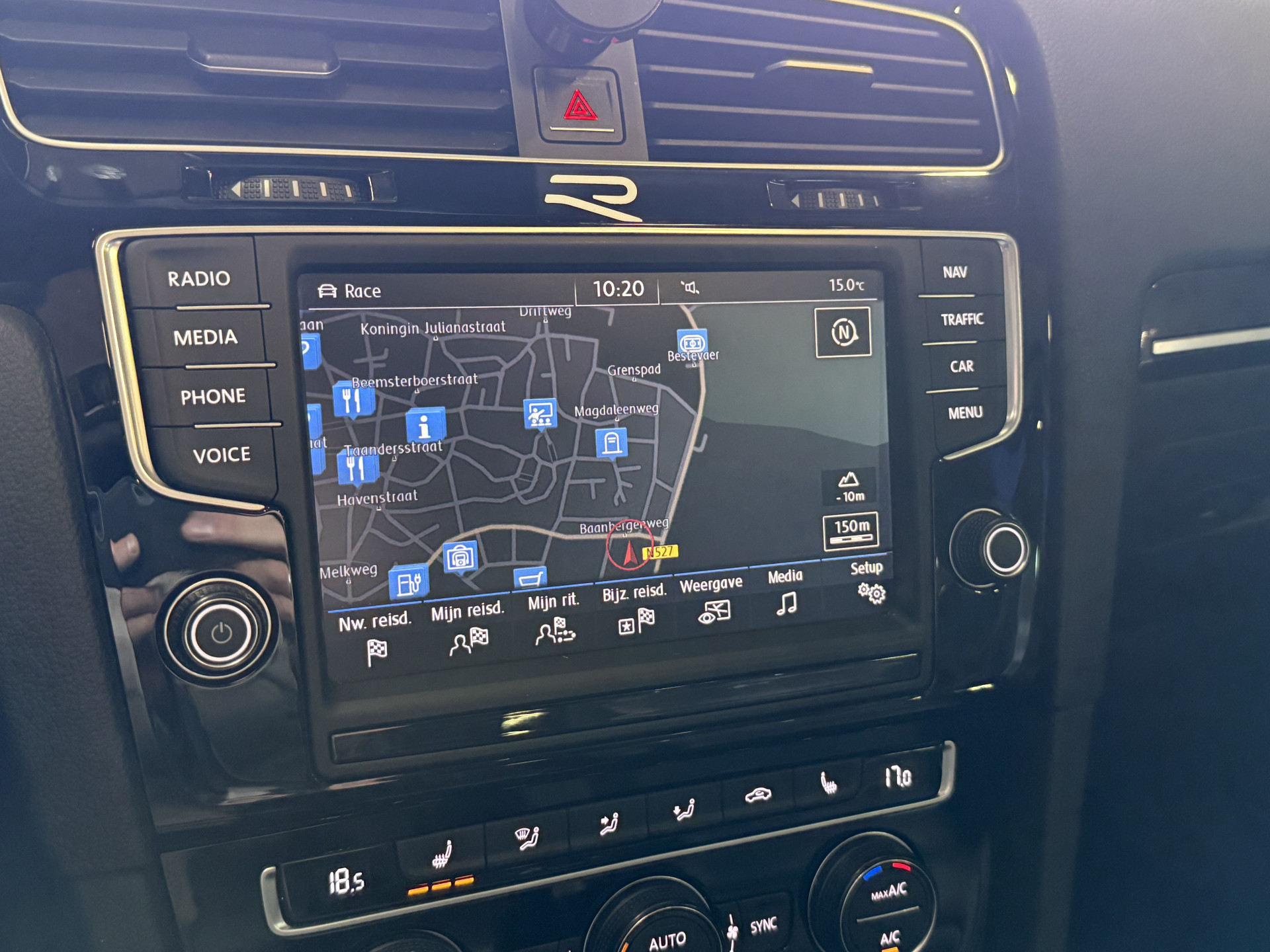 Volkswagen Golf 2.0 TSI R 4Motion | Camera | Panoramadak | 300PK | Stoelverwarming | Leder