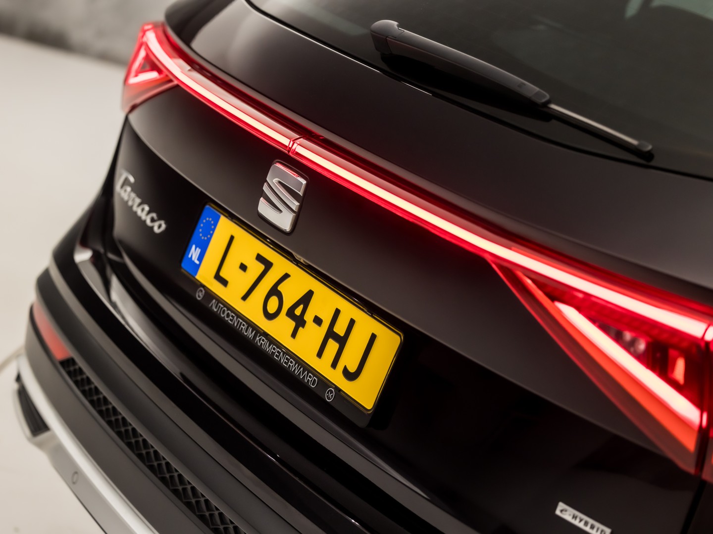 SEAT Tarraco 1.4 TSI e-Hybrid PHEV Xcellence Sport 245Pk Automaat (APPLE CARPLAY, GROOT NAVI, MEMORY SEAT, LEDER, CAMERA, SPORTSTOELEN, STOELVERWARMING, ELEK ACHTERKLEP, GETINT GLAS, NIEUWSTAAT)
