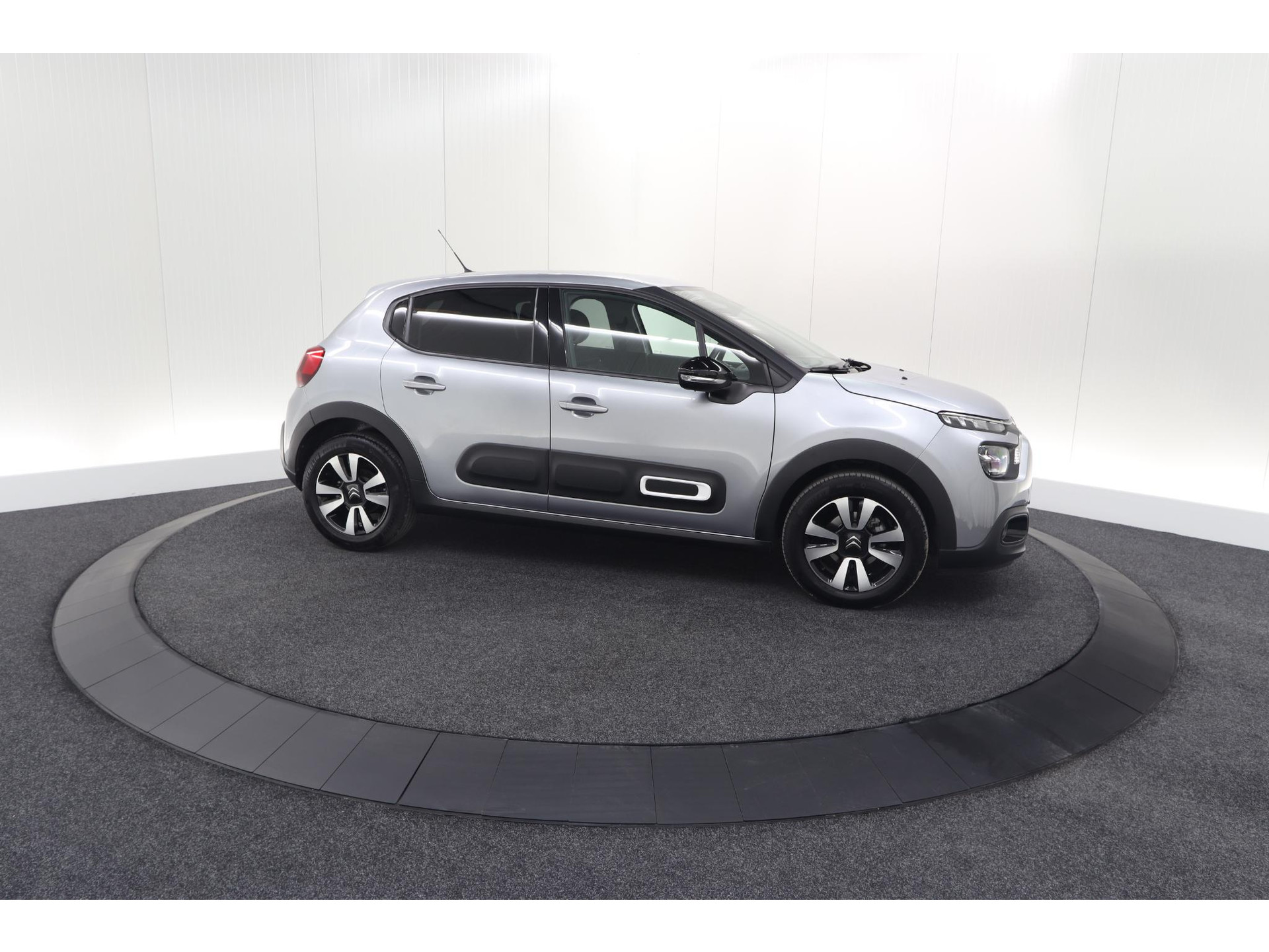 Citroen C3 PureTech 110 EAT6 Max | Parkeersensoren | Apple Carplay | 16 Inch Lichtmetalen Velgen