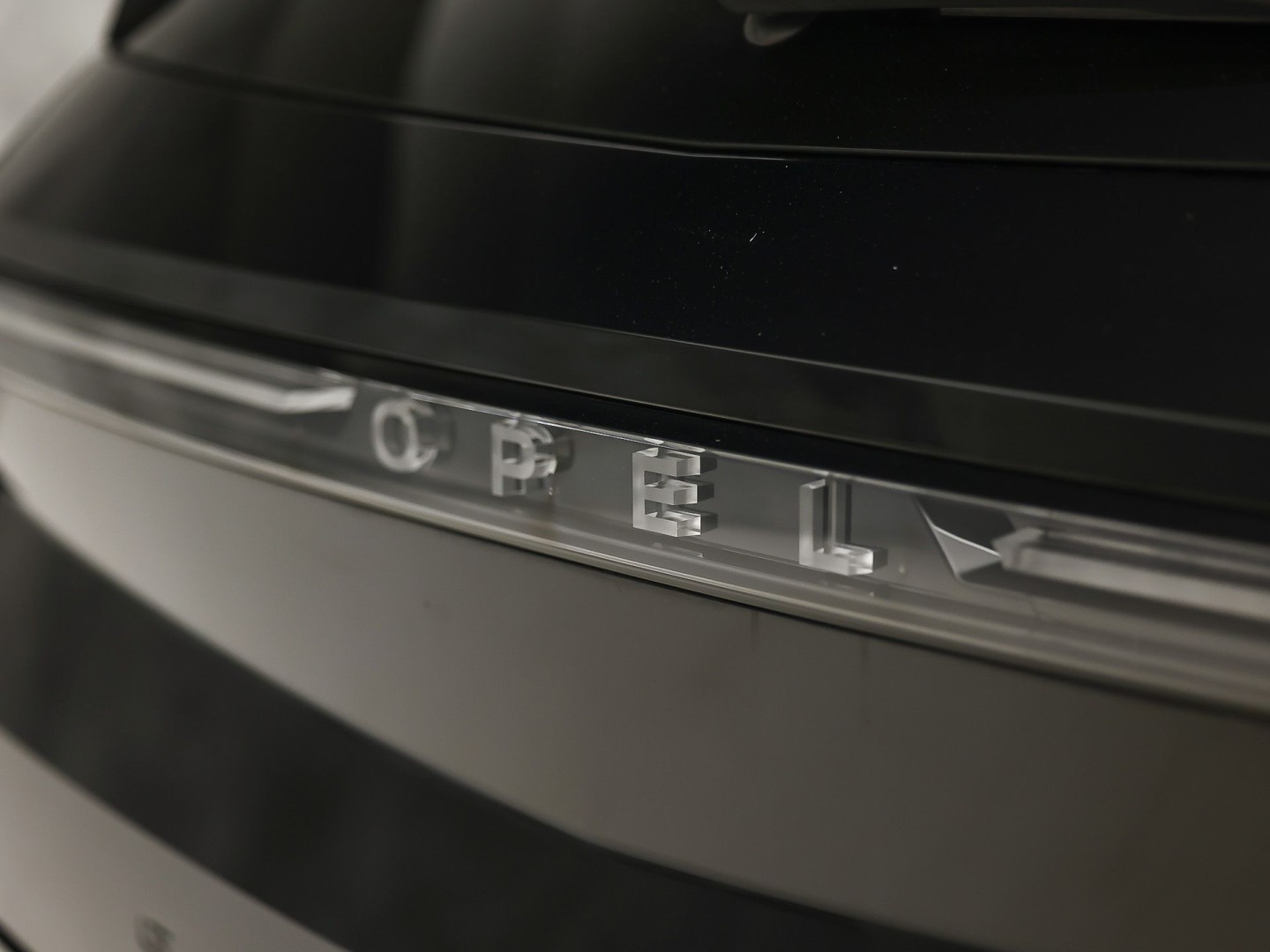 Opel Grandland X 1.2 Turbo Hybrid Sport Automaat (VIRTUAL COCKPIT, APPLE CARPLAY, GROOT NAVI, GETINT GLAS, SPORTSTOELEN, ADAPTIVE CRUISE, KEYLESS, SPORTSTUUR, GETINT GLAS, NIEUWSTAAT)